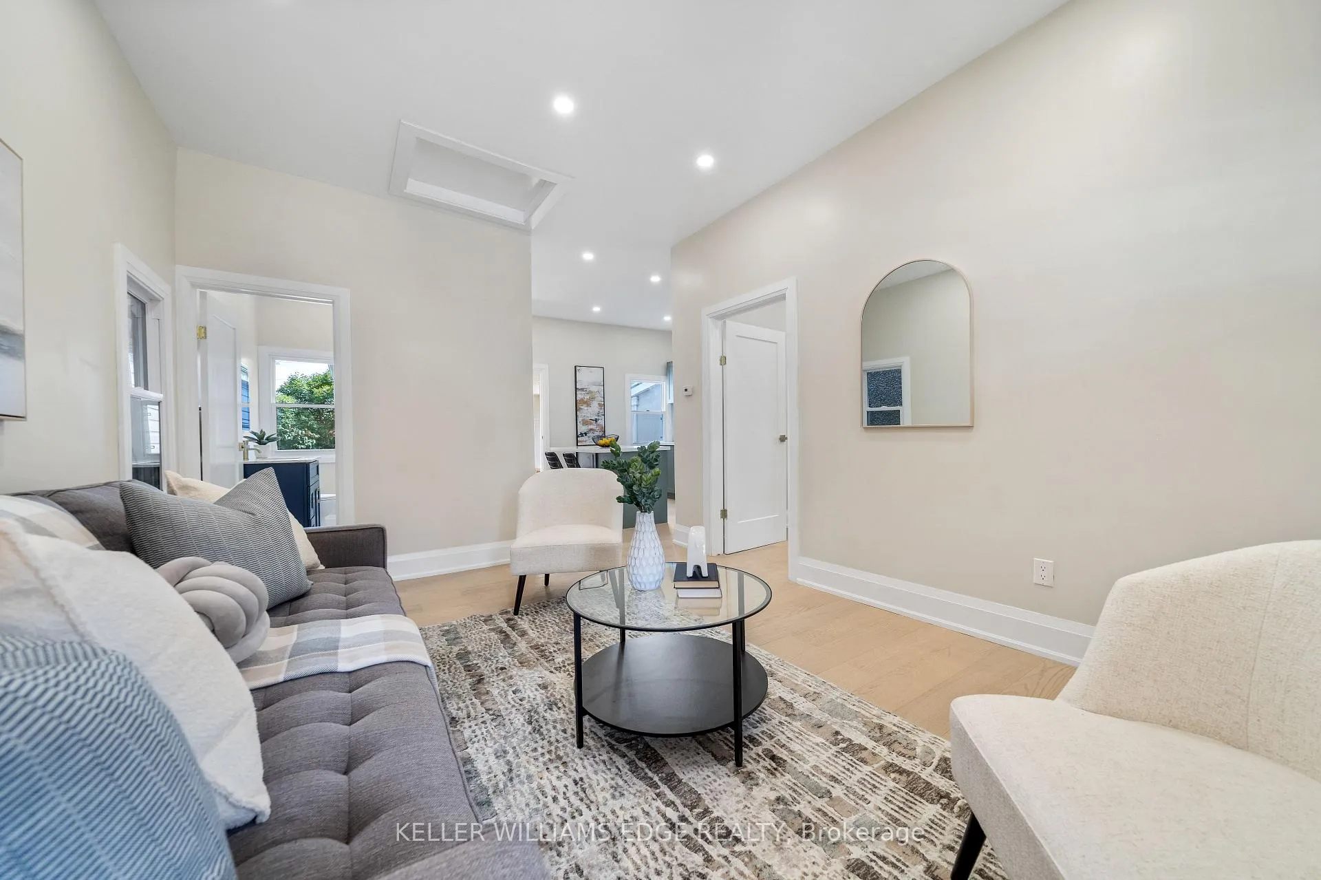 Photo 4 of 22 Windsor Street, Hamilton, Strathcona — HOMEH