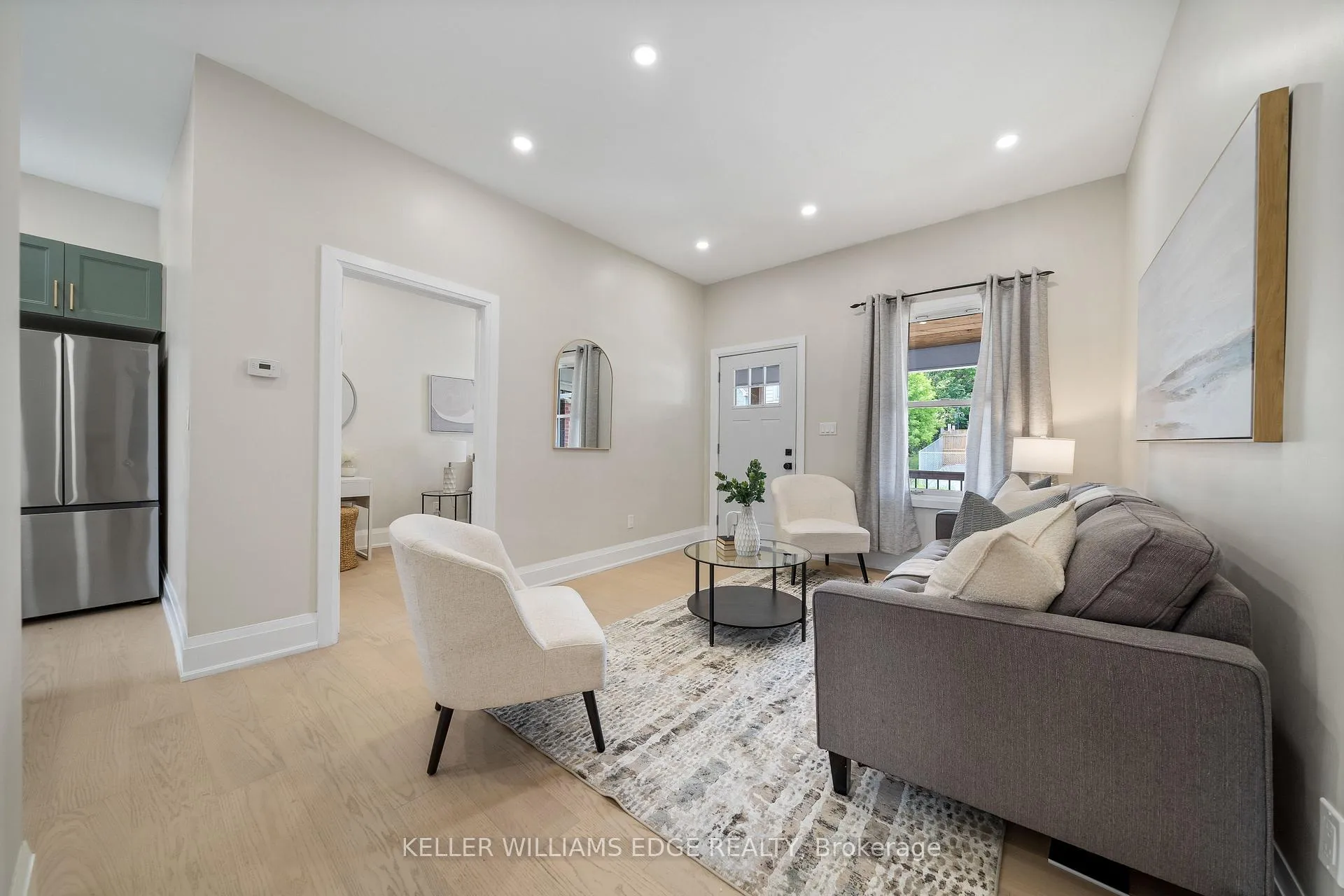 Photo 5 of 22 Windsor Street, Hamilton, Strathcona — HOMEH