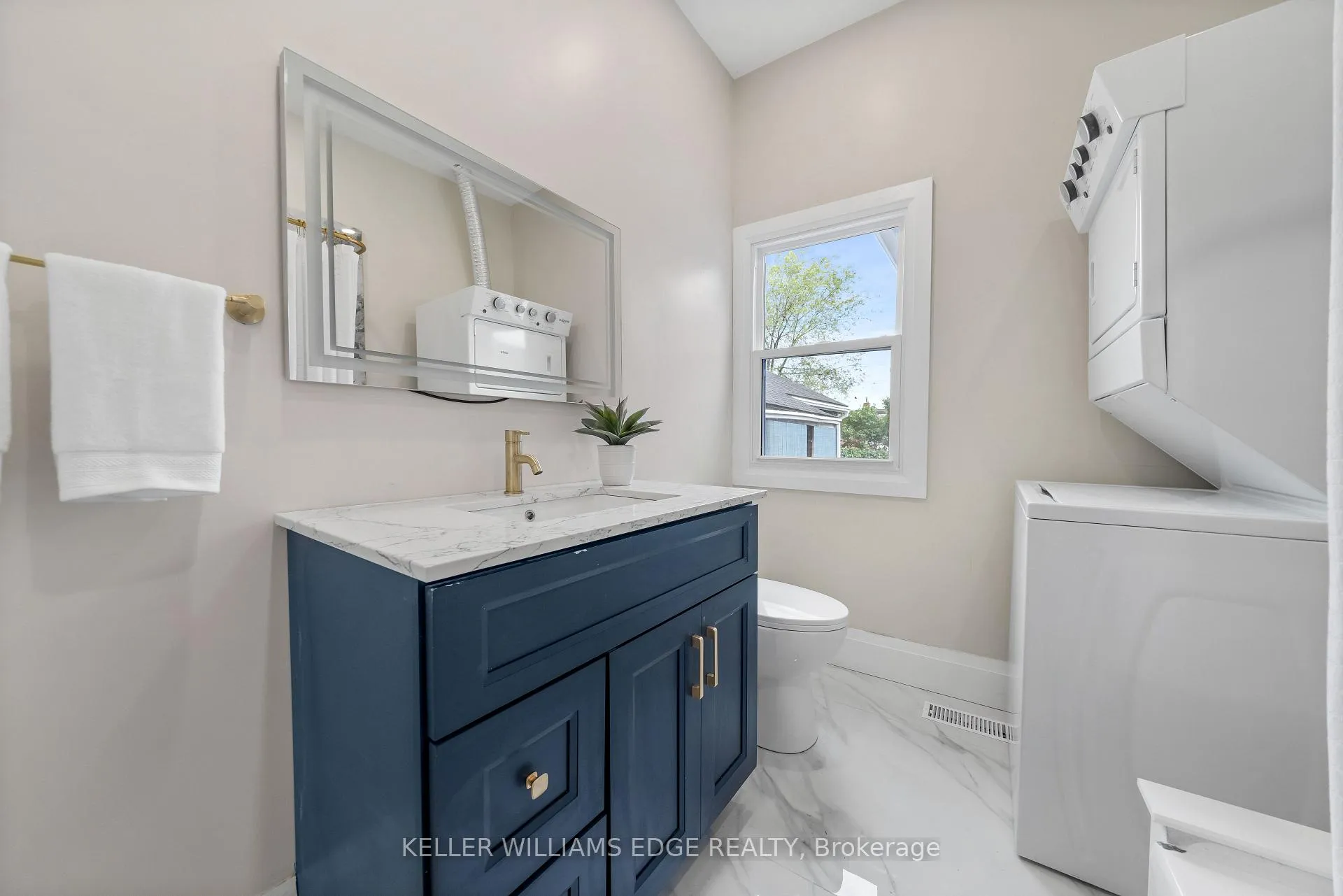 Photo 8 of 22 Windsor Street, Hamilton, Strathcona — HOMEH