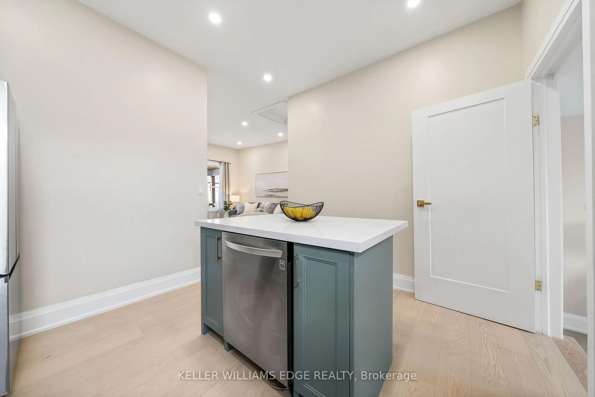 Photo 15 of 22 Windsor Street, Hamilton, Strathcona — HOMEH