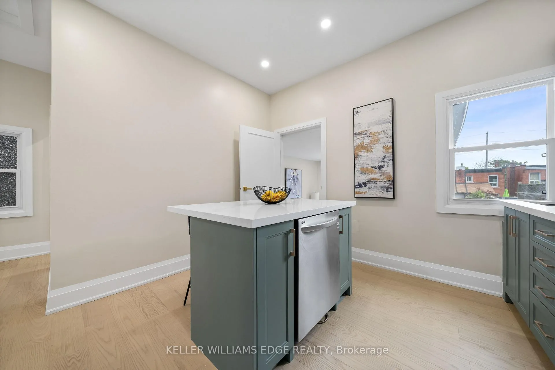 Photo 16 of 22 Windsor Street, Hamilton, Strathcona — HOMEH