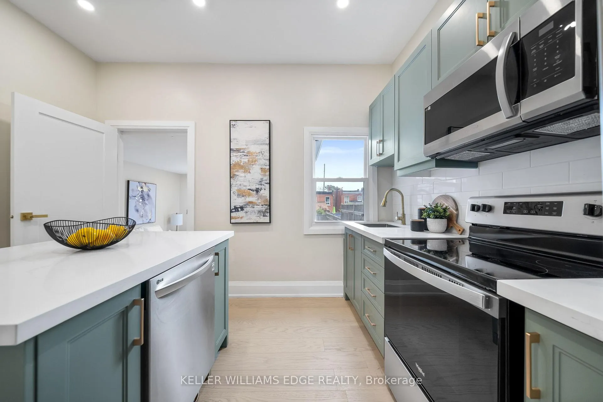 Photo 18 of 22 Windsor Street, Hamilton, Strathcona — HOMEH