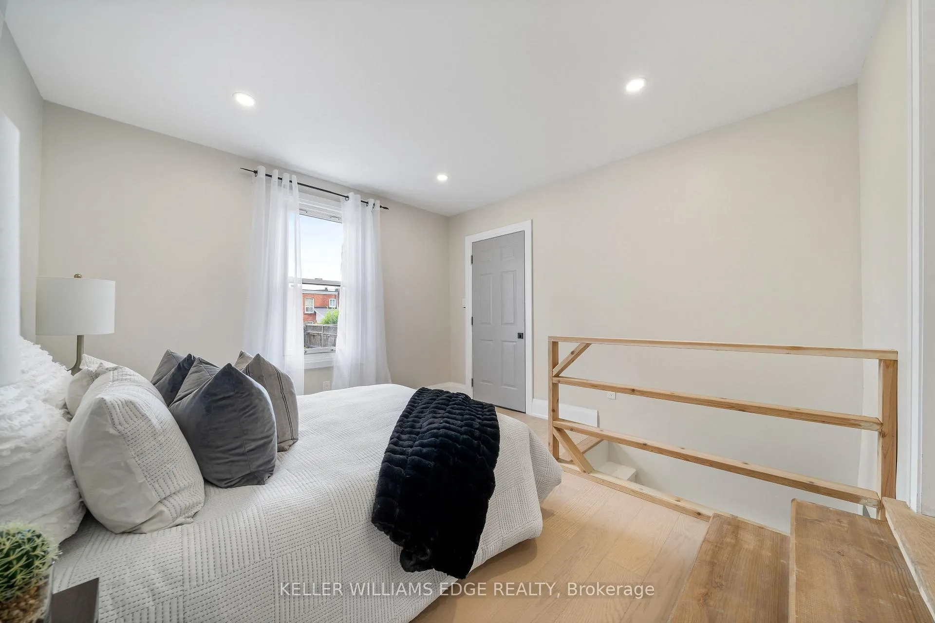 Photo 20 of 22 Windsor Street, Hamilton, Strathcona — HOMEH
