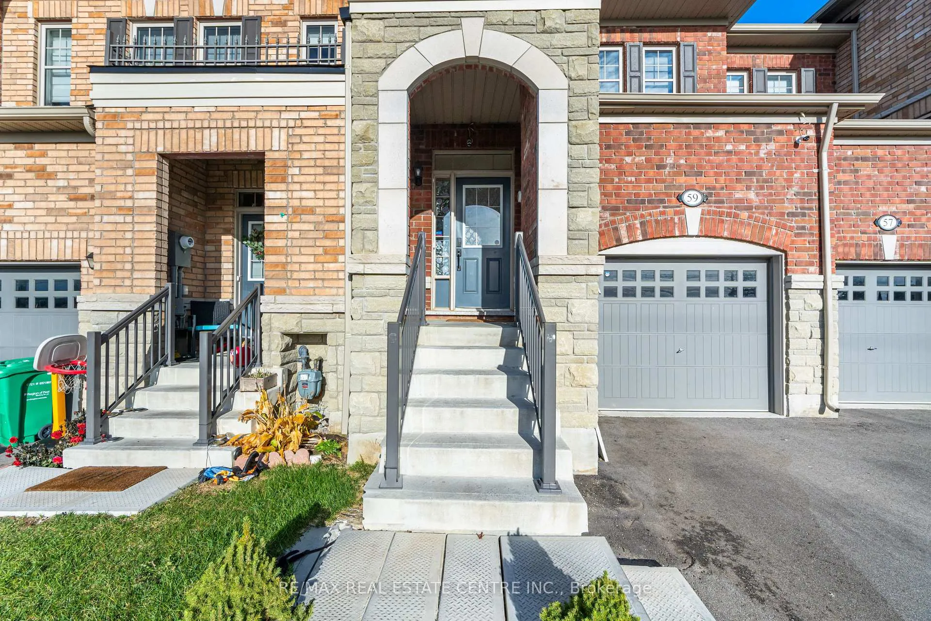 Photo 3 of 59 Benhurst Crescent, Brampton, Northwest Brampton — HOMEH