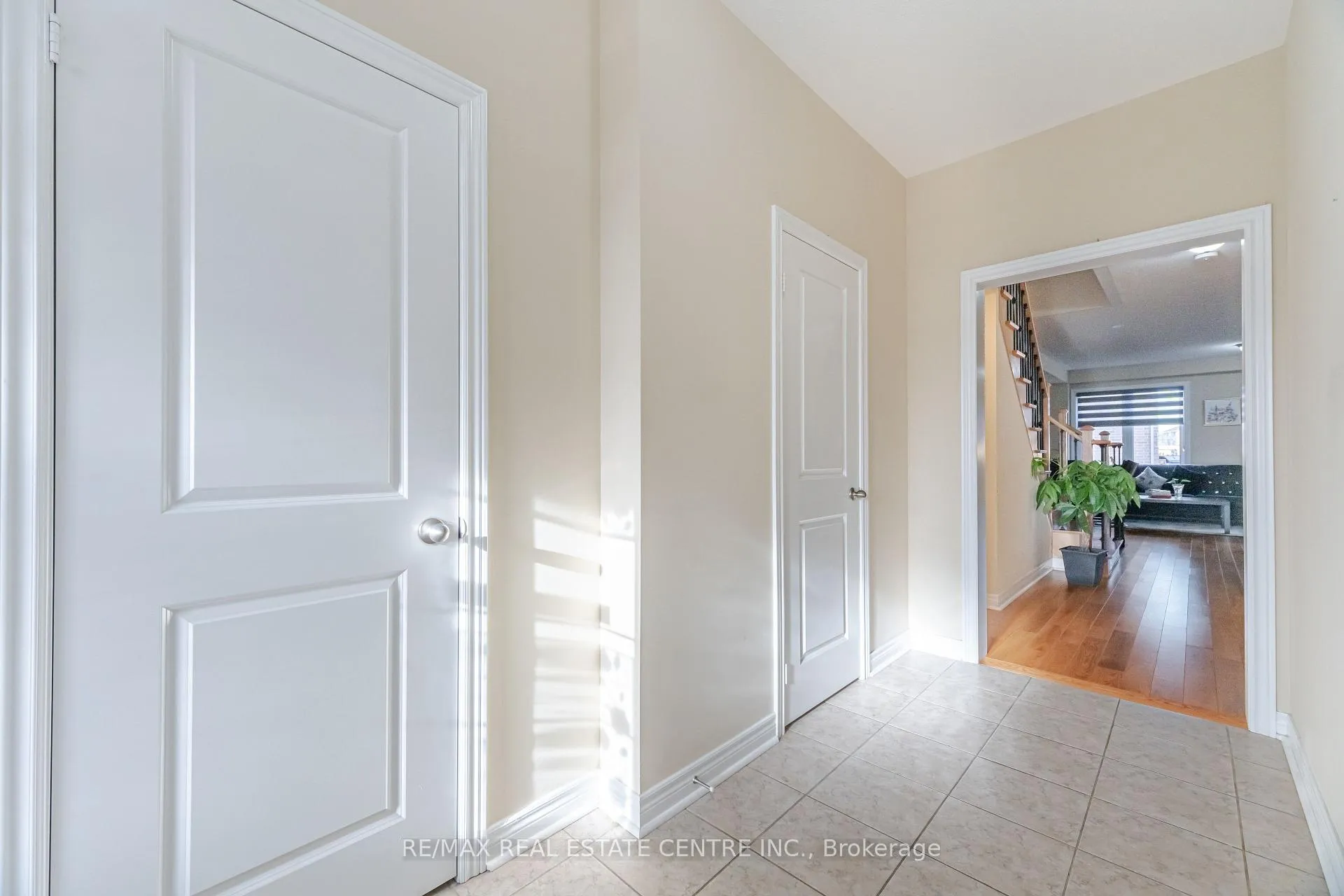 Photo 5 of 59 Benhurst Crescent, Brampton, Northwest Brampton — HOMEH