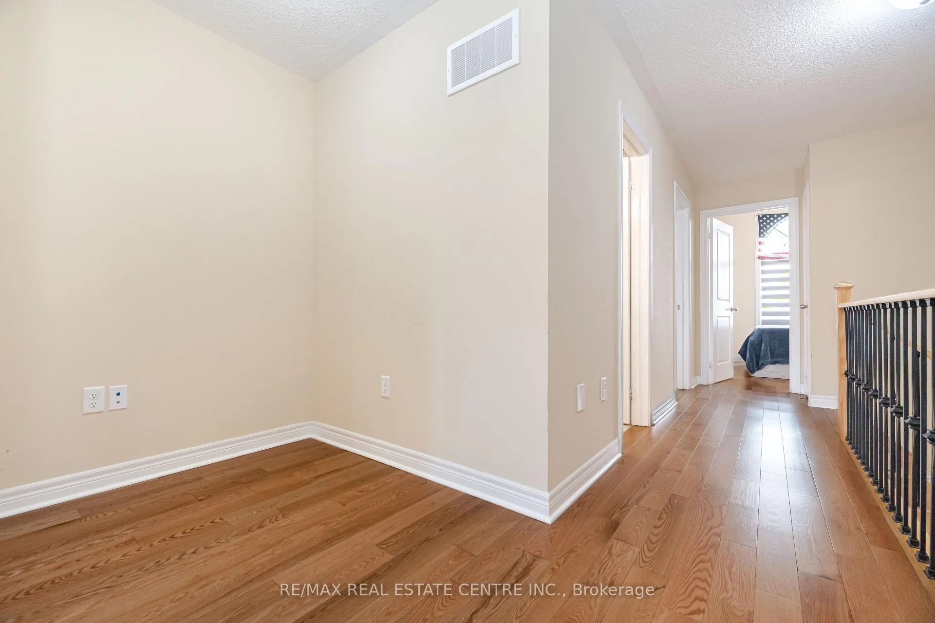 Photo 17 of 59 Benhurst Crescent, Brampton, Northwest Brampton — HOMEH
