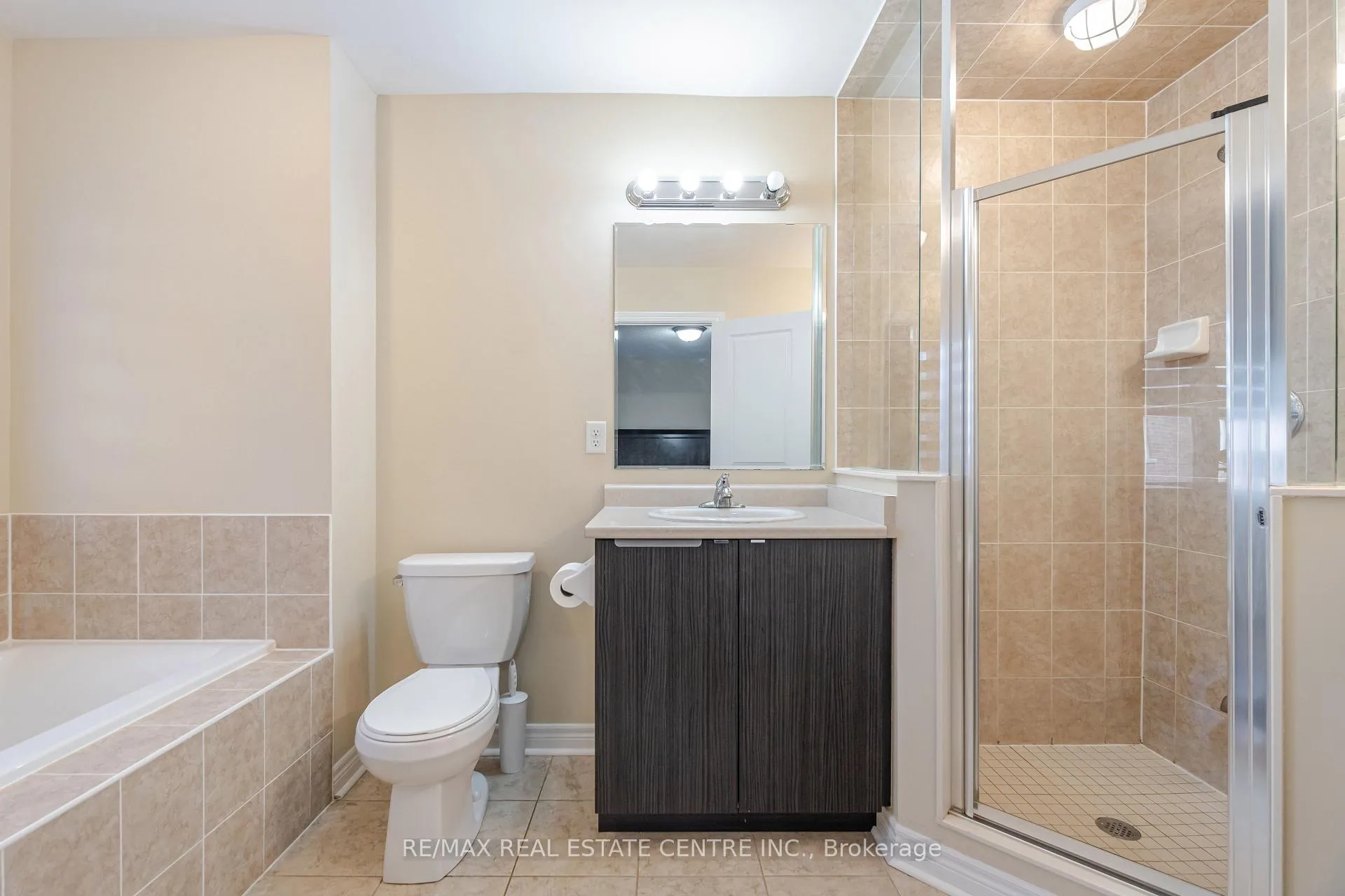 Photo 22 of 59 Benhurst Crescent, Brampton, Northwest Brampton — HOMEH