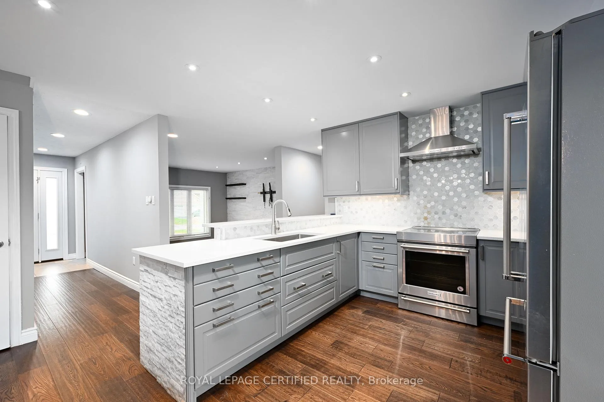 Photo 5 of 141 Olive Street, Grimsby, Grimsby Beach — HOMEH