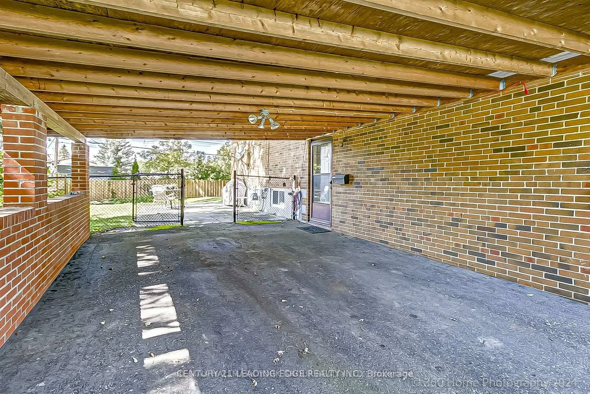 Photo 3 of Unit Main, 2 Kitimat Crescent, Aurora, Aurora Heights — HOMEH