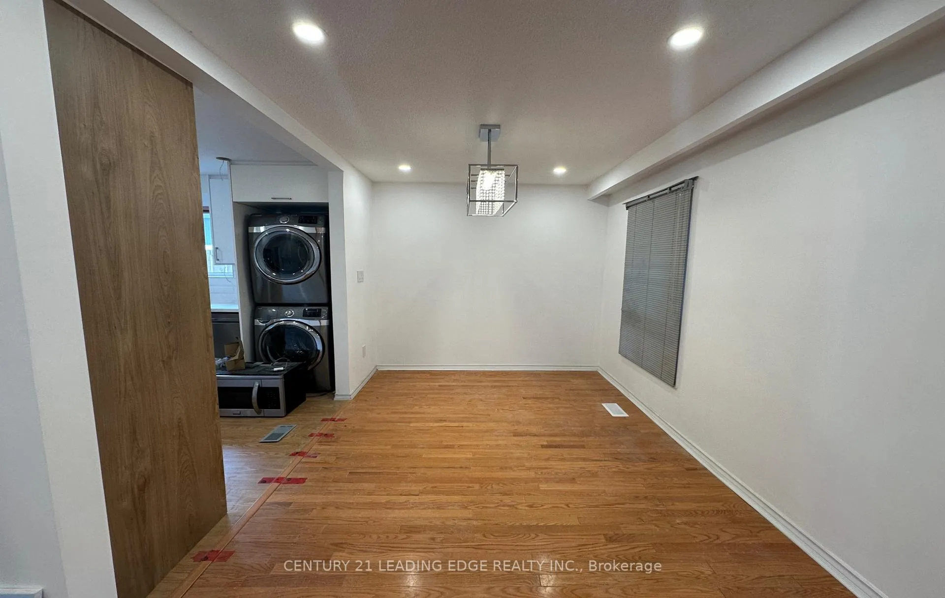 Photo 7 of Unit Main, 2 Kitimat Crescent, Aurora, Aurora Heights — HOMEH