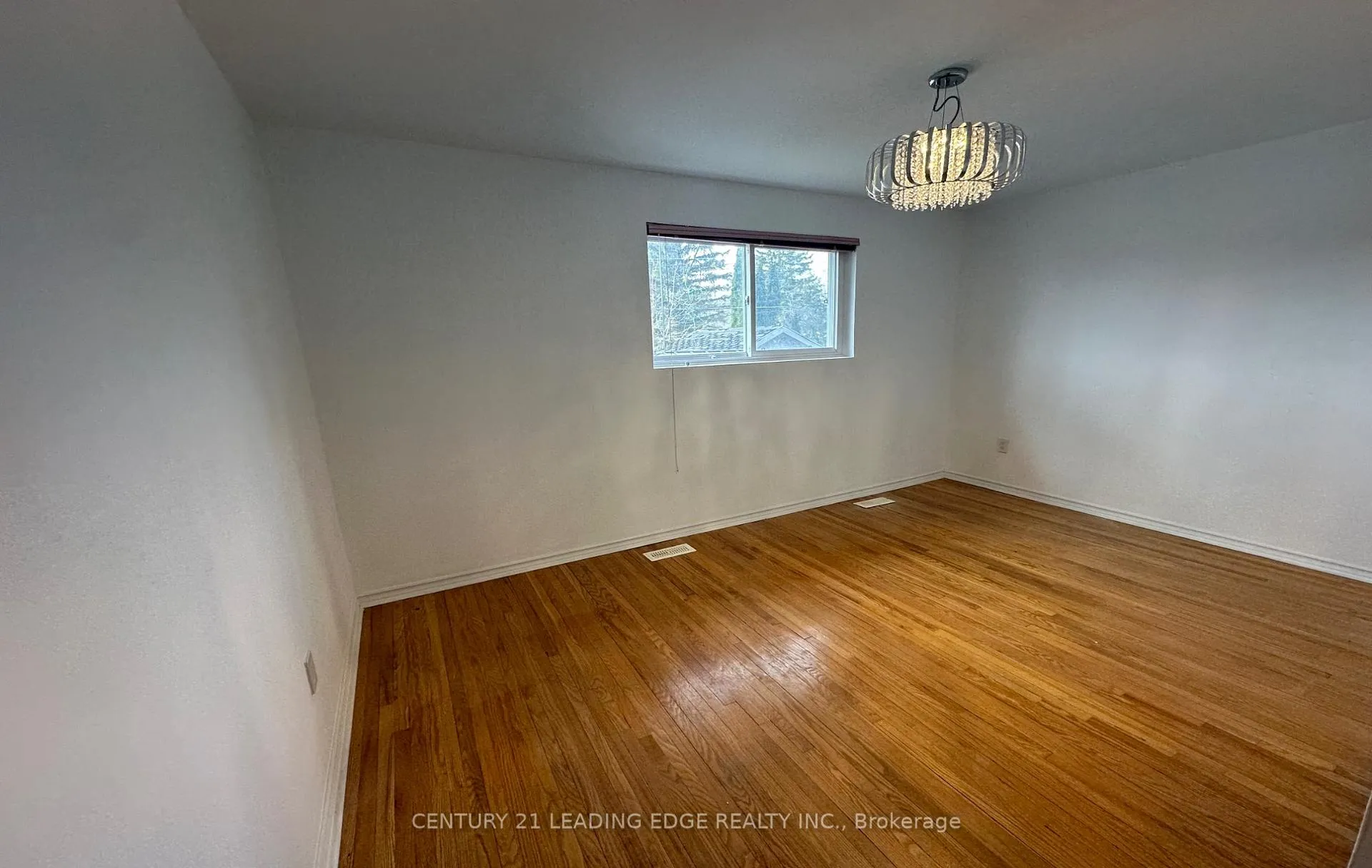 Photo 10 of Unit Main, 2 Kitimat Crescent, Aurora, Aurora Heights — HOMEH