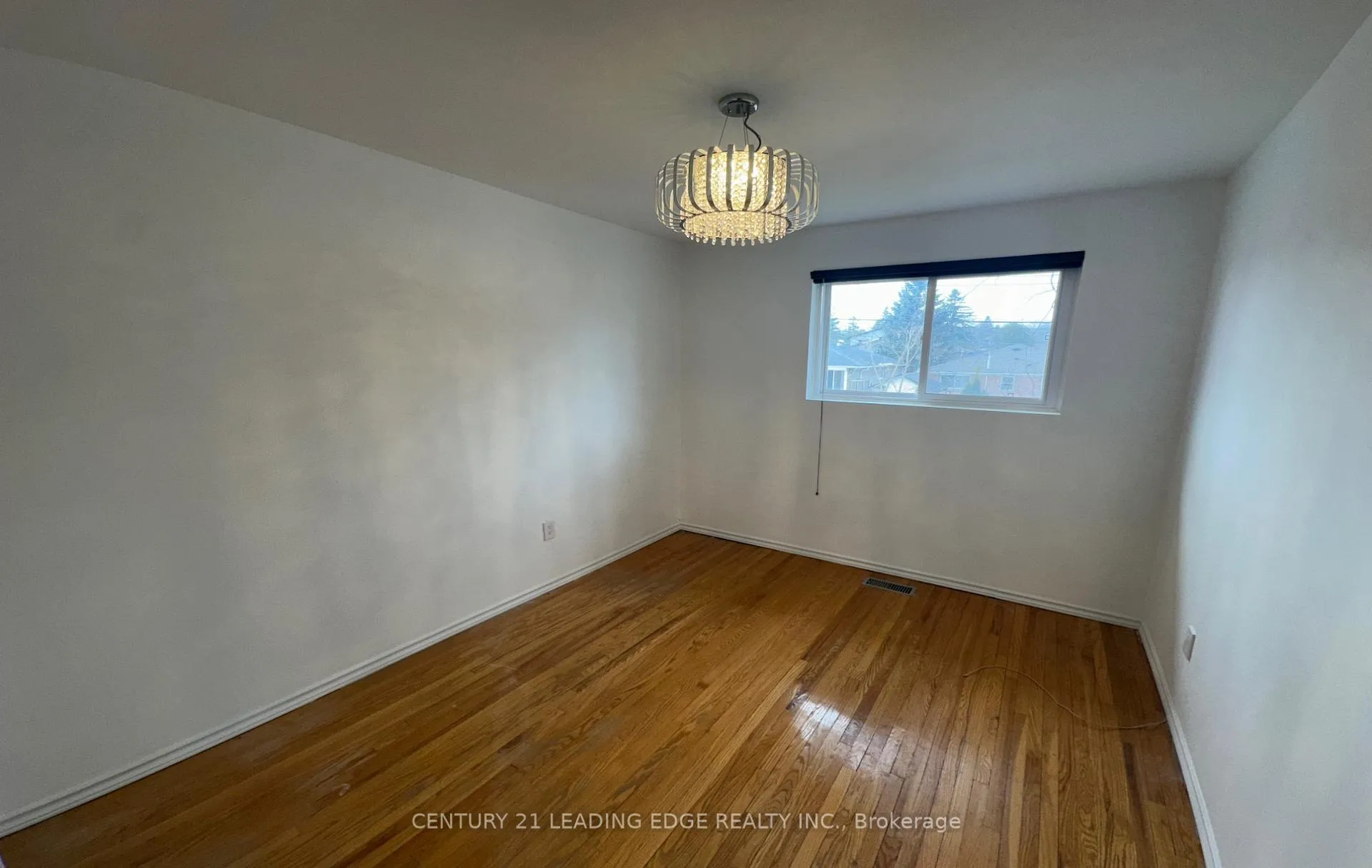 Photo 11 of Unit Main, 2 Kitimat Crescent, Aurora, Aurora Heights — HOMEH