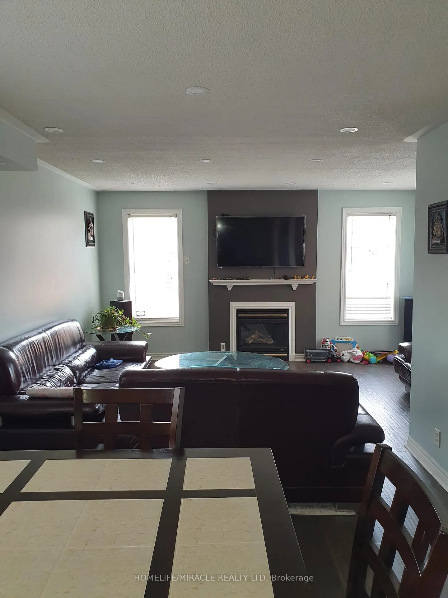 Photo 2 of 31 Summerdale Crescent, Brampton, Fletcher's Meadow — HOMEH