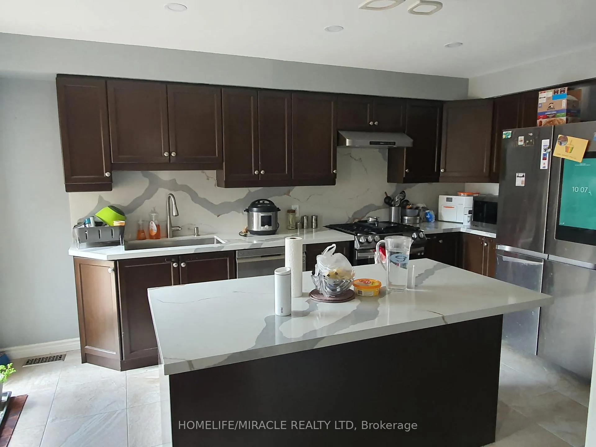 Photo 3 of 31 Summerdale Crescent, Brampton, Fletcher's Meadow — HOMEH