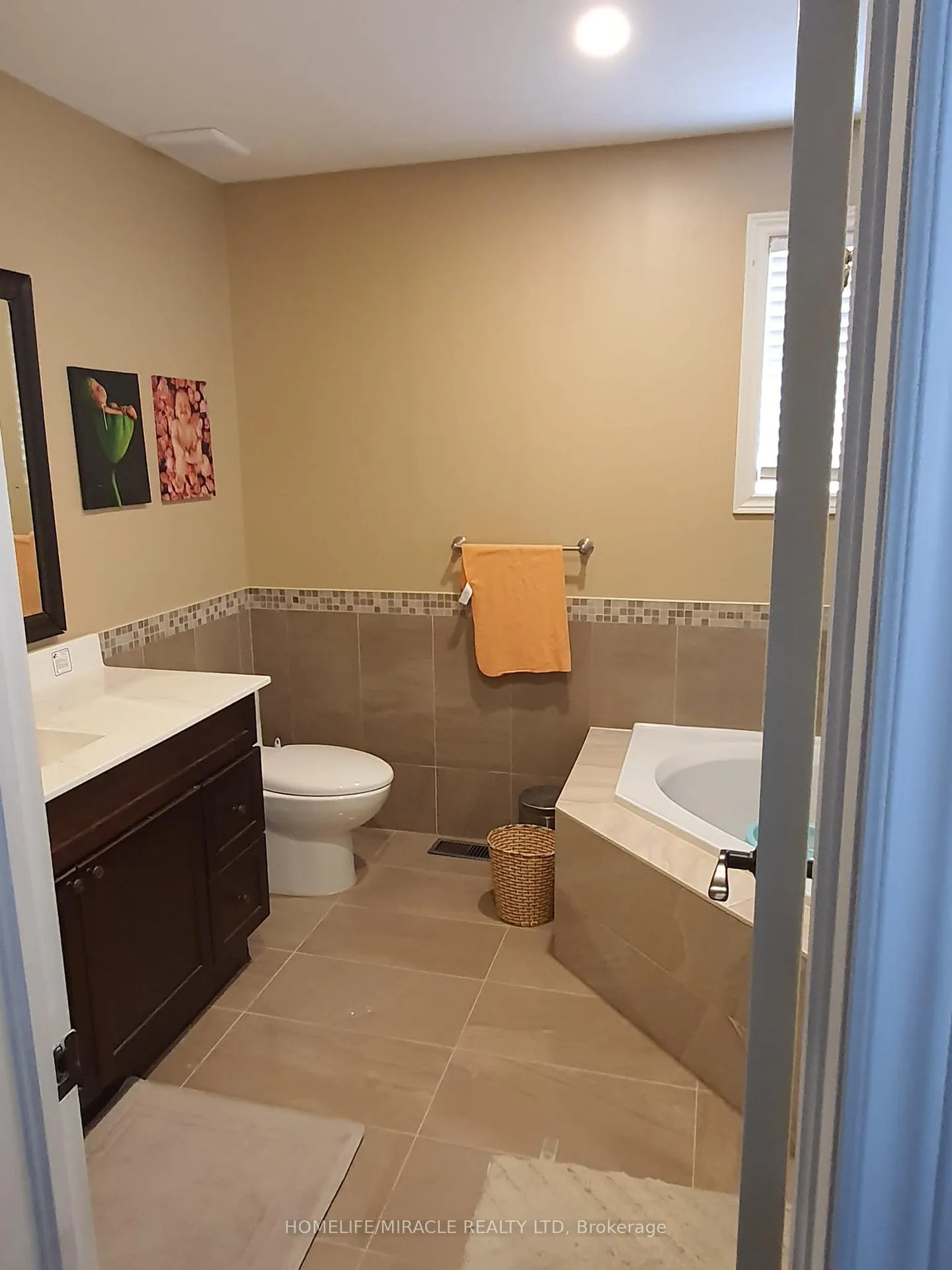 Photo 6 of 31 Summerdale Crescent, Brampton, Fletcher's Meadow — HOMEH