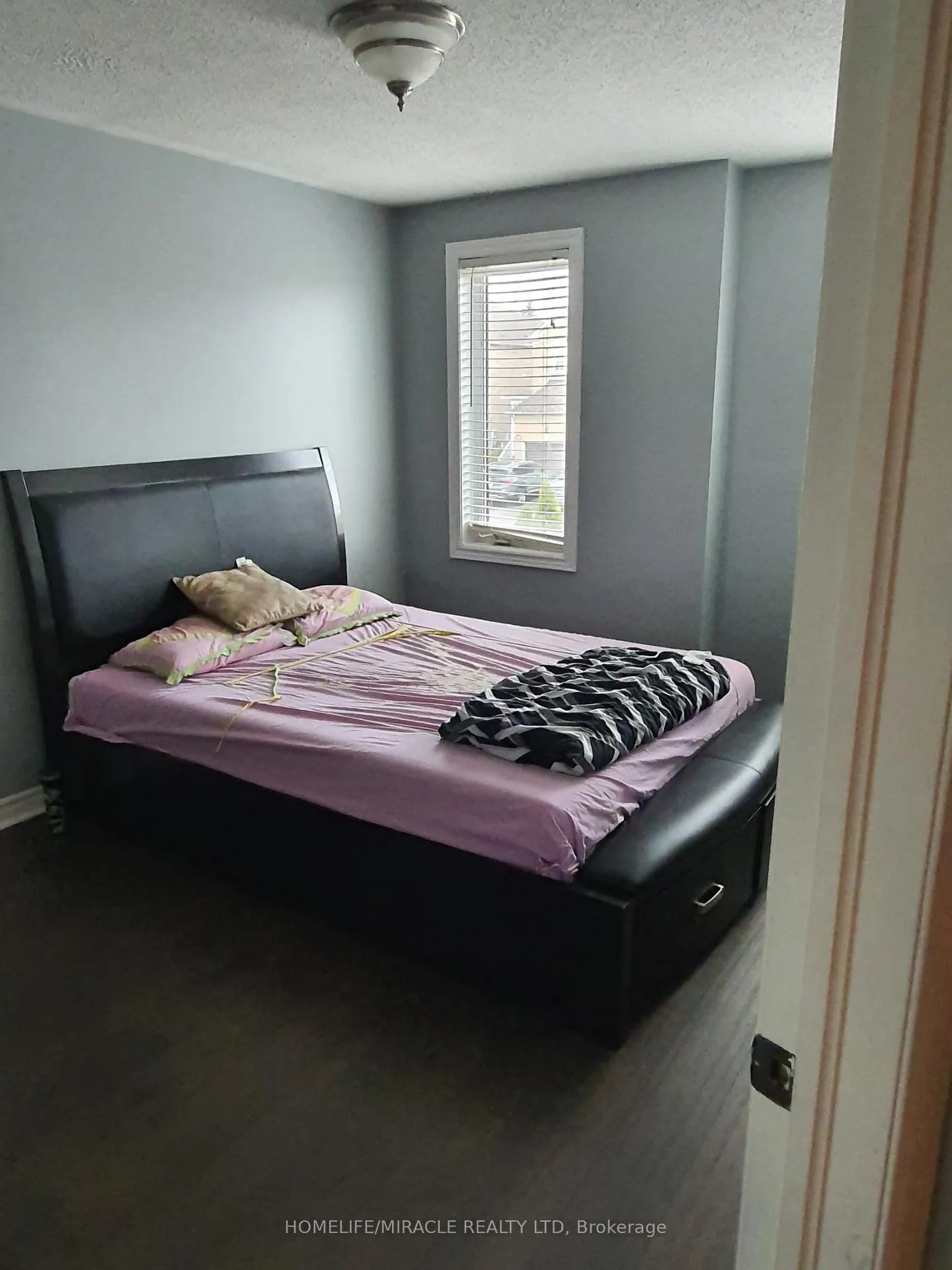 Photo 7 of 31 Summerdale Crescent, Brampton, Fletcher's Meadow — HOMEH