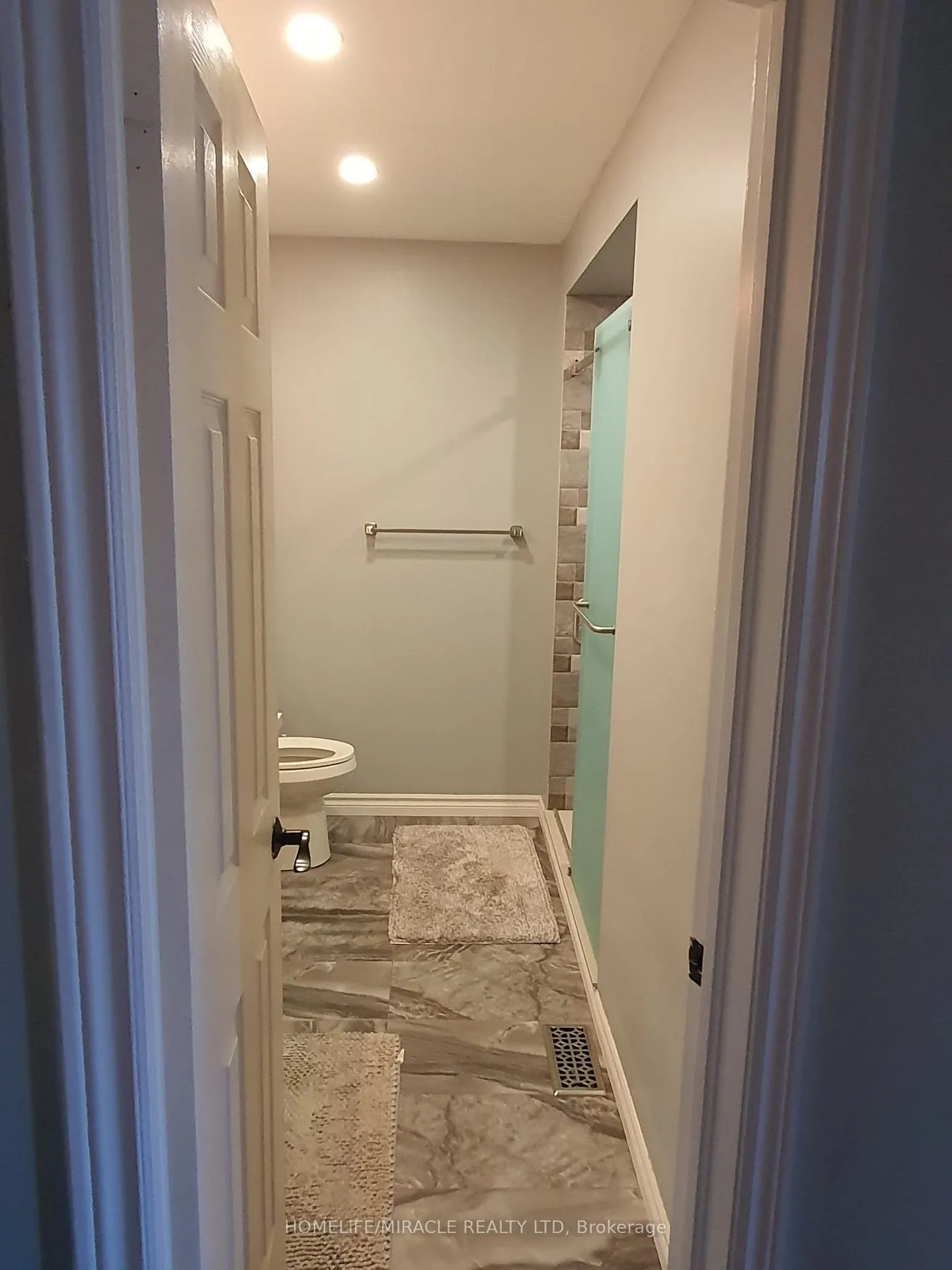 Photo 9 of 31 Summerdale Crescent, Brampton, Fletcher's Meadow — HOMEH
