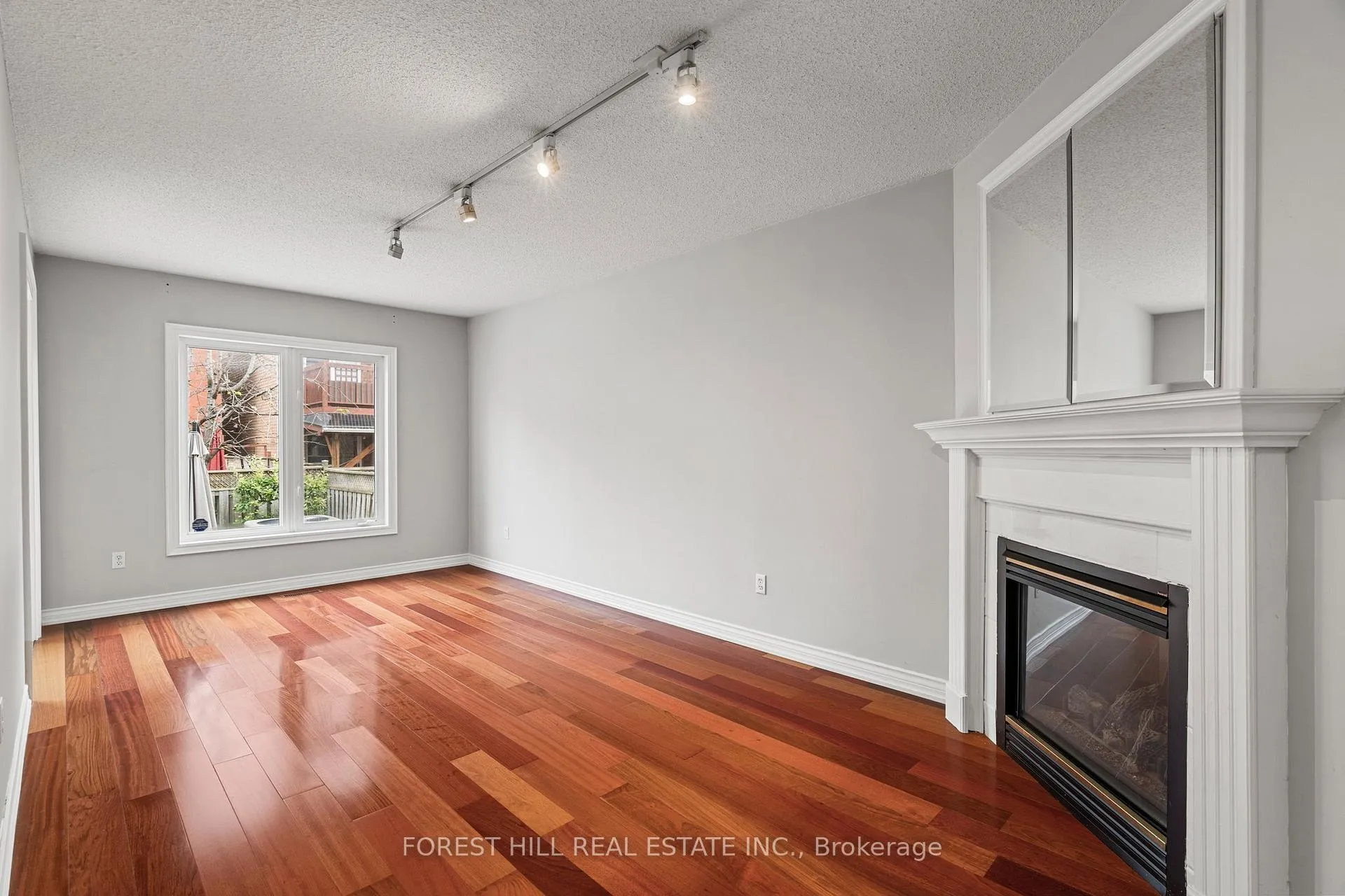 Photo 4 of 35 Timberview Drive, Vaughan, Patterson — HOMEH