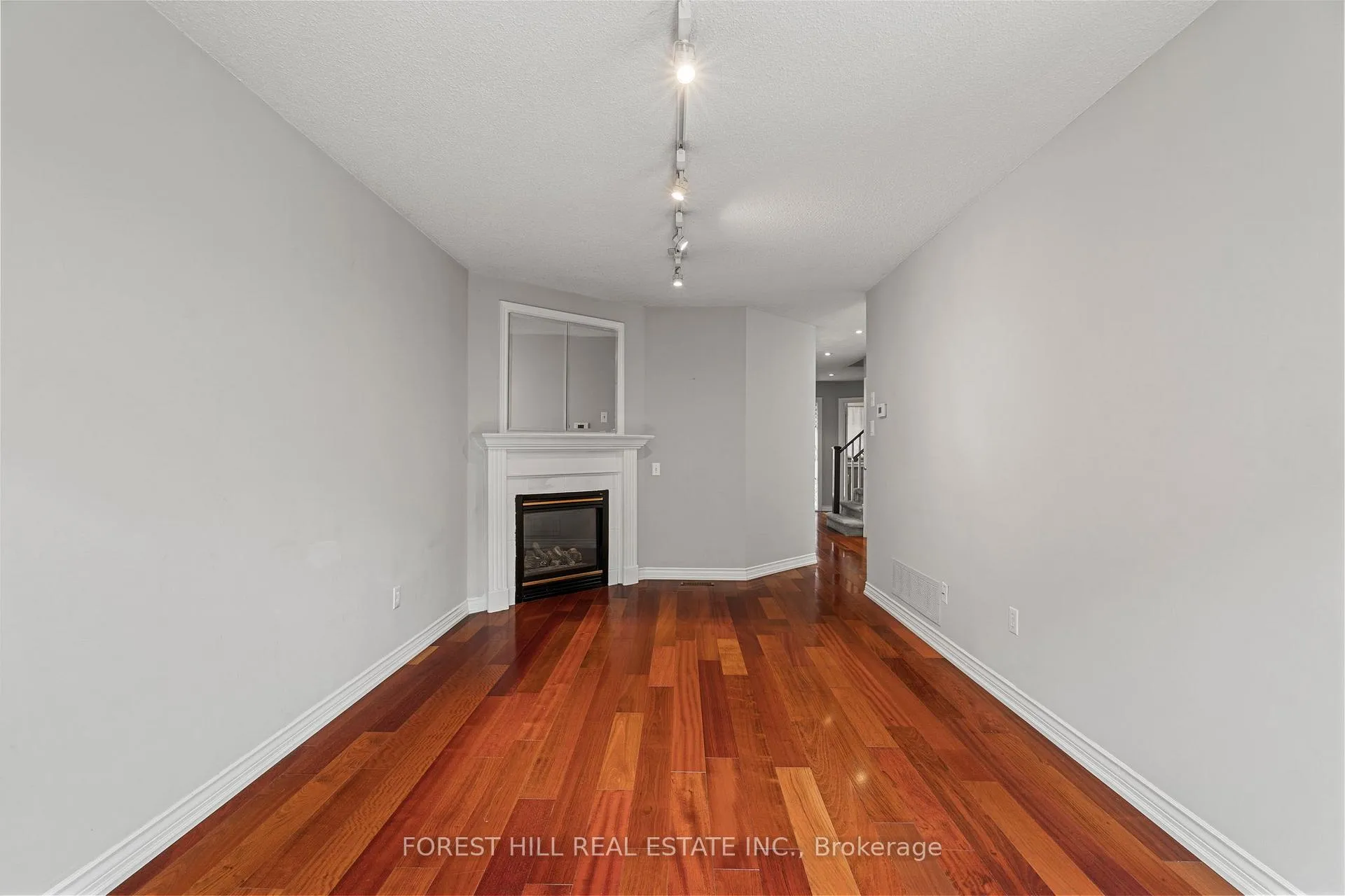 Photo 5 of 35 Timberview Drive, Vaughan, Patterson — HOMEH