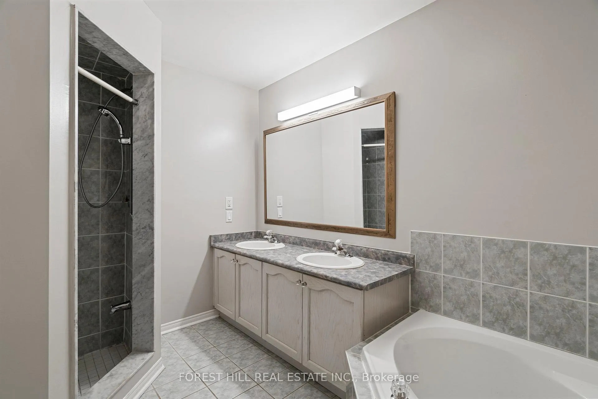 Photo 12 of 35 Timberview Drive, Vaughan, Patterson — HOMEH
