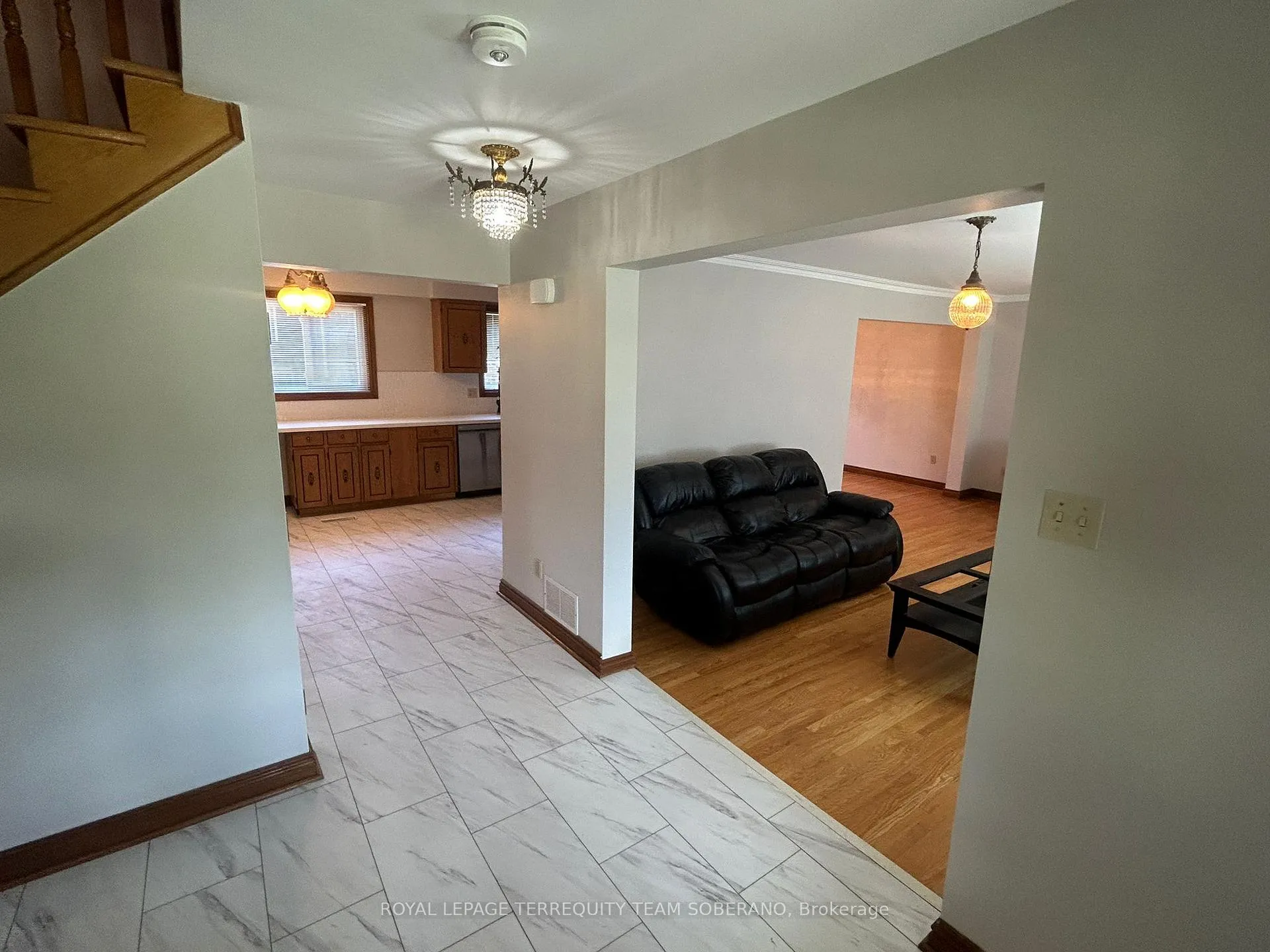 Photo 7 of Unit Upper, 10 Moonstone Place, Vaughan, West Woodbridge — HOMEH