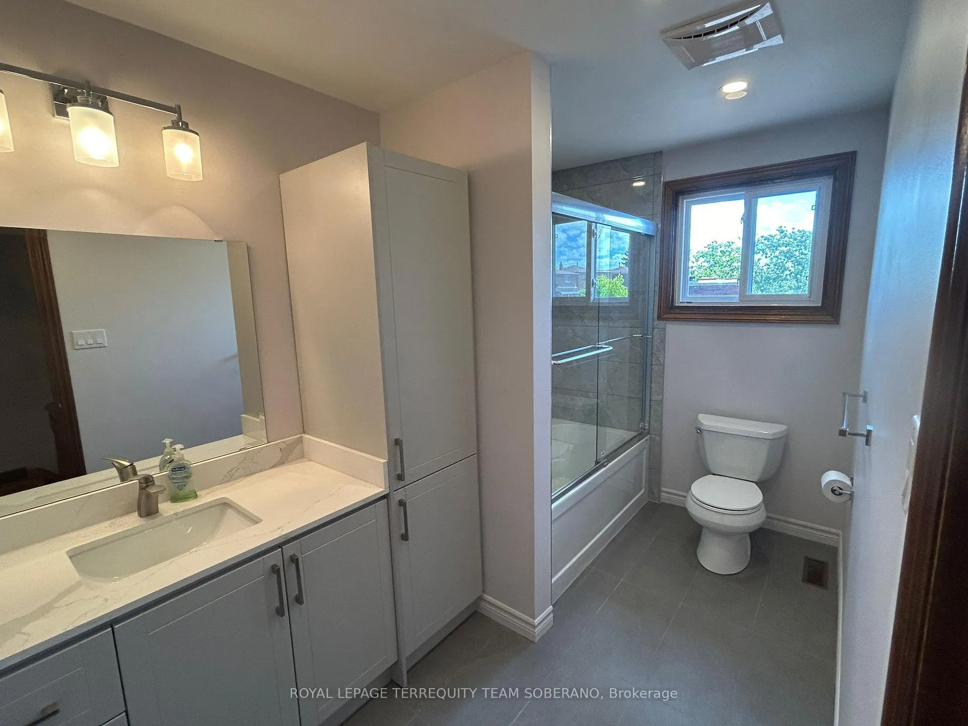 Photo 16 of Unit Upper, 10 Moonstone Place, Vaughan, West Woodbridge — HOMEH