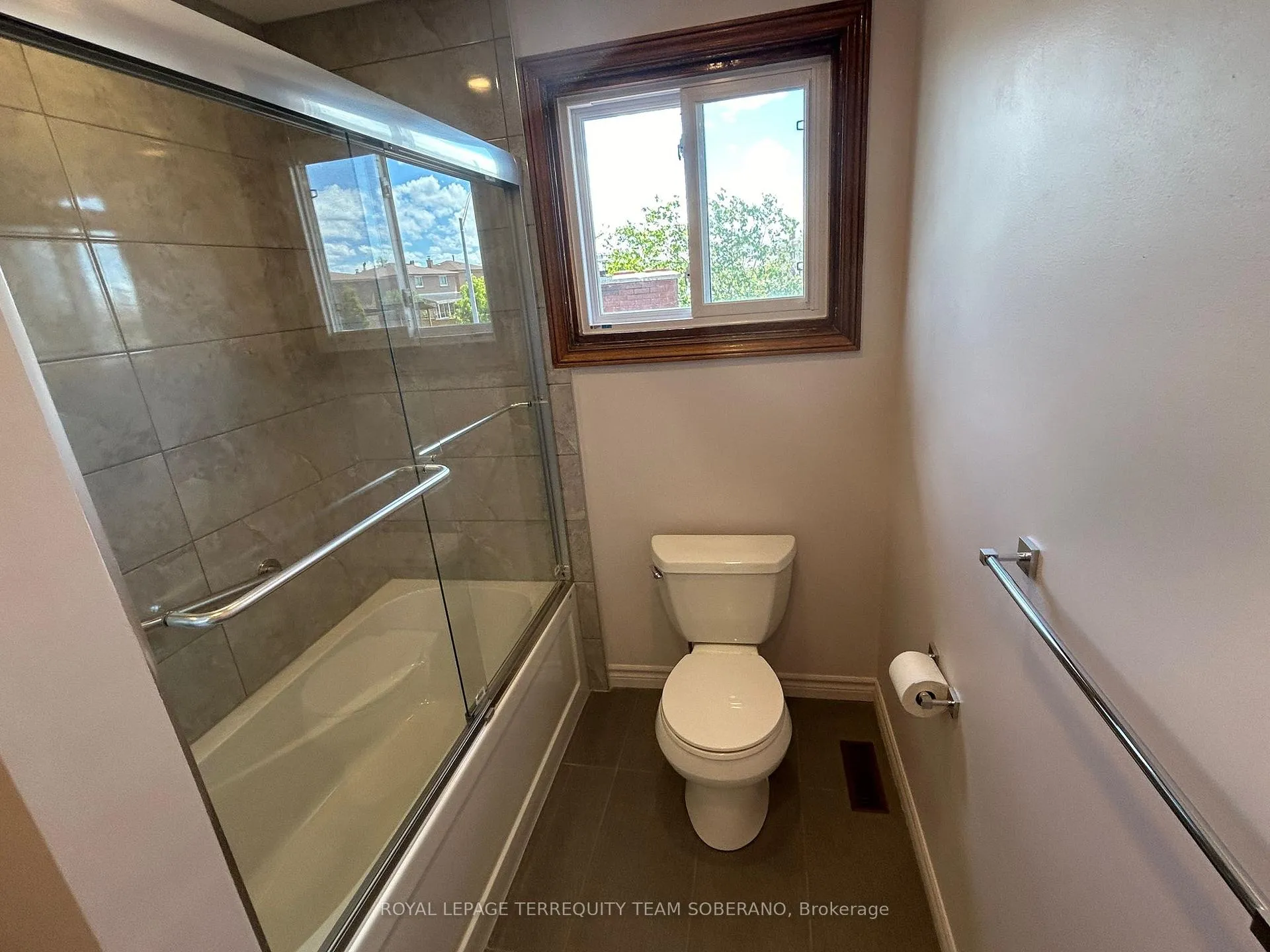 Photo 17 of Unit Upper, 10 Moonstone Place, Vaughan, West Woodbridge — HOMEH