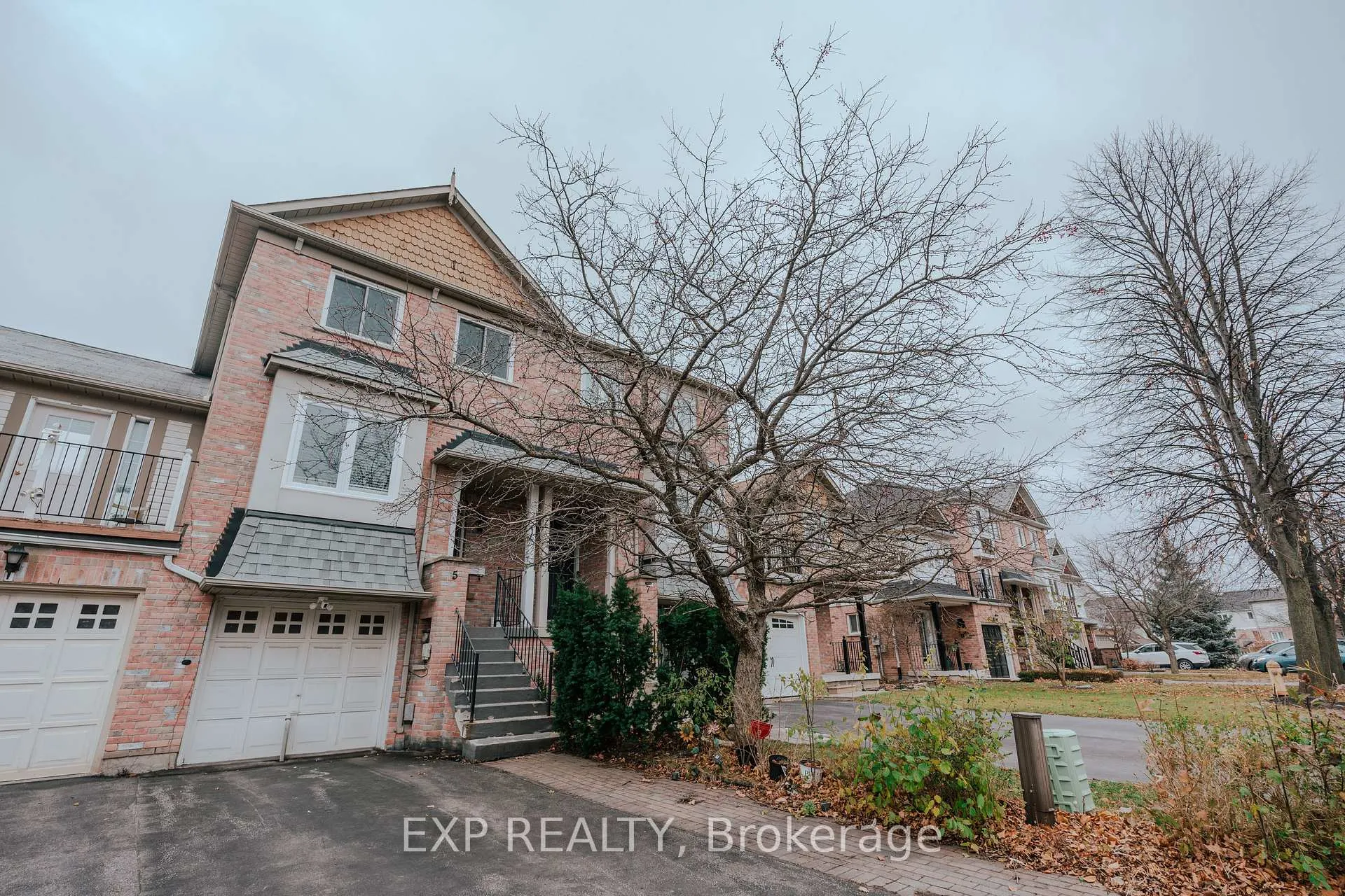 Photo 2 of 5 Schouten Crescent, Markham, Vinegar Hill — HOMEH