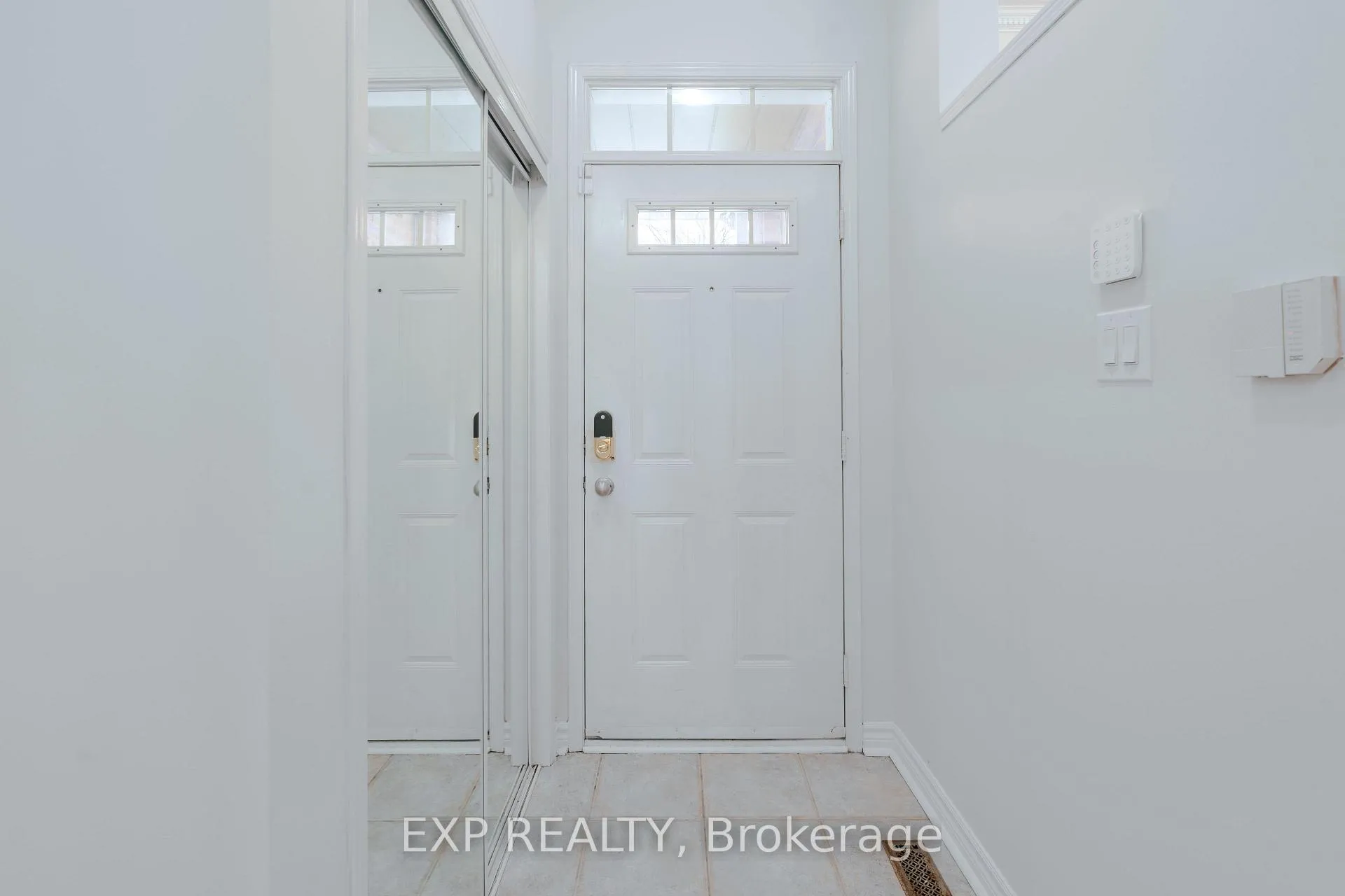 Photo 3 of 5 Schouten Crescent, Markham, Vinegar Hill — HOMEH