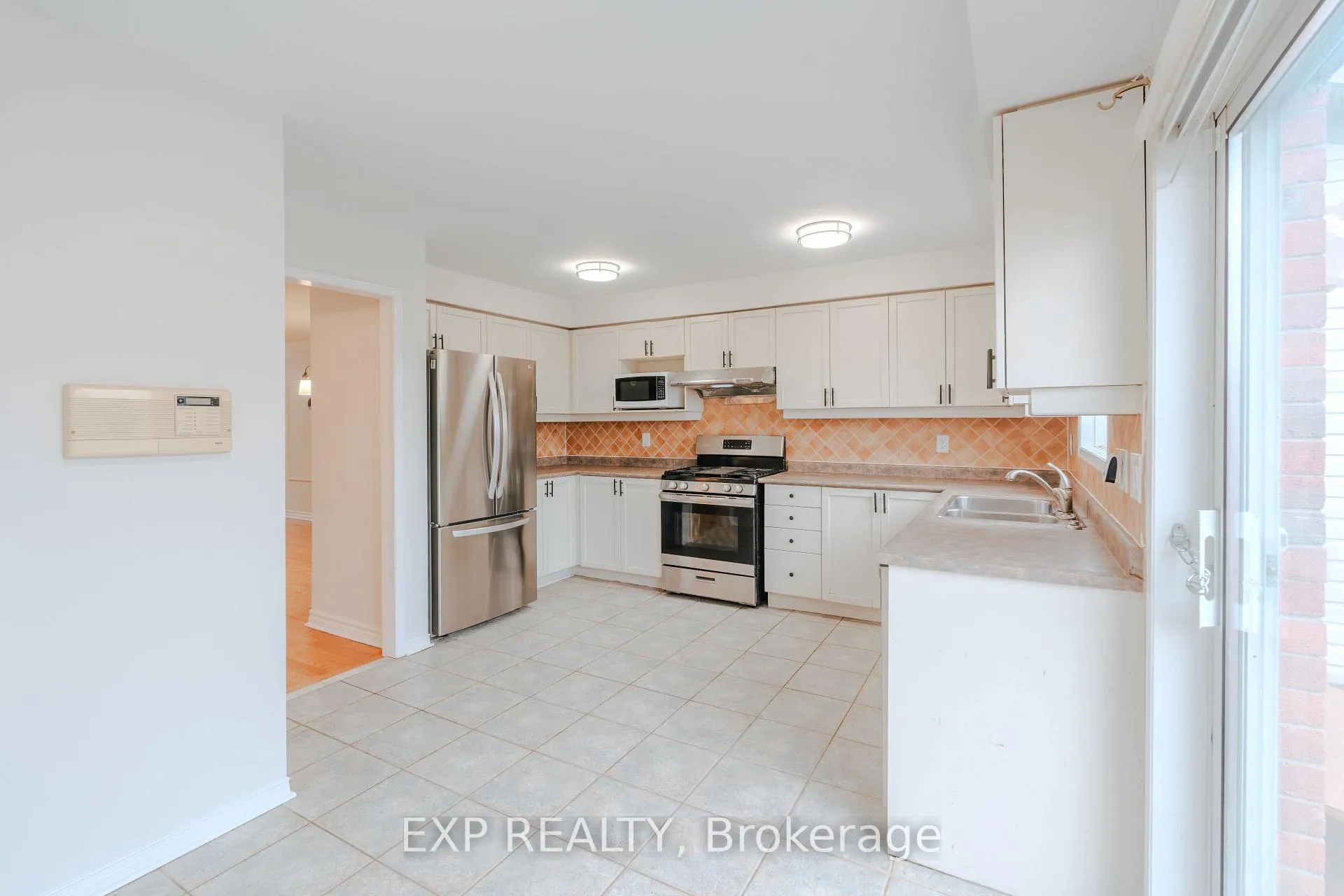 Photo 8 of 5 Schouten Crescent, Markham, Vinegar Hill — HOMEH
