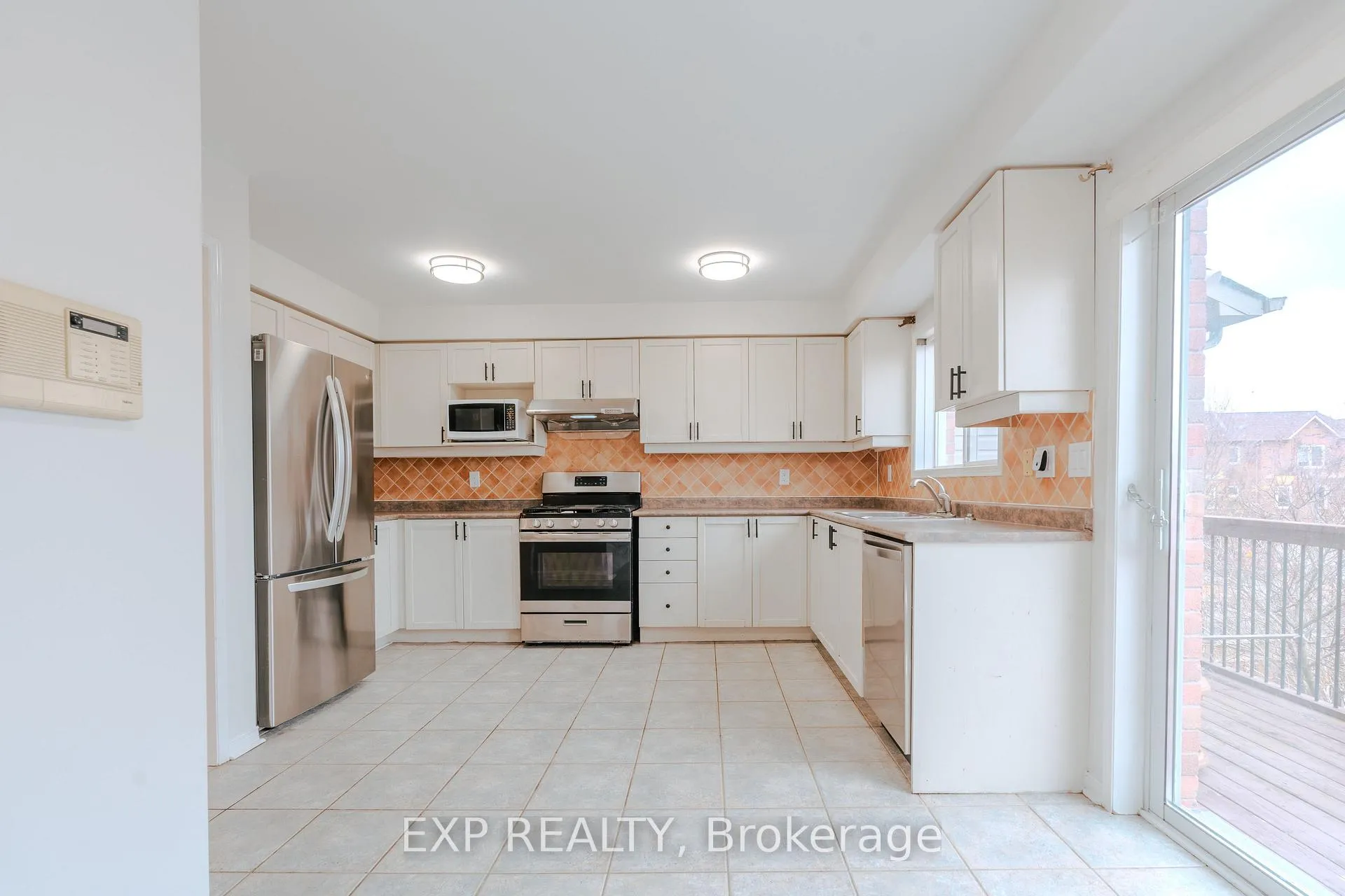 Photo 10 of 5 Schouten Crescent, Markham, Vinegar Hill — HOMEH