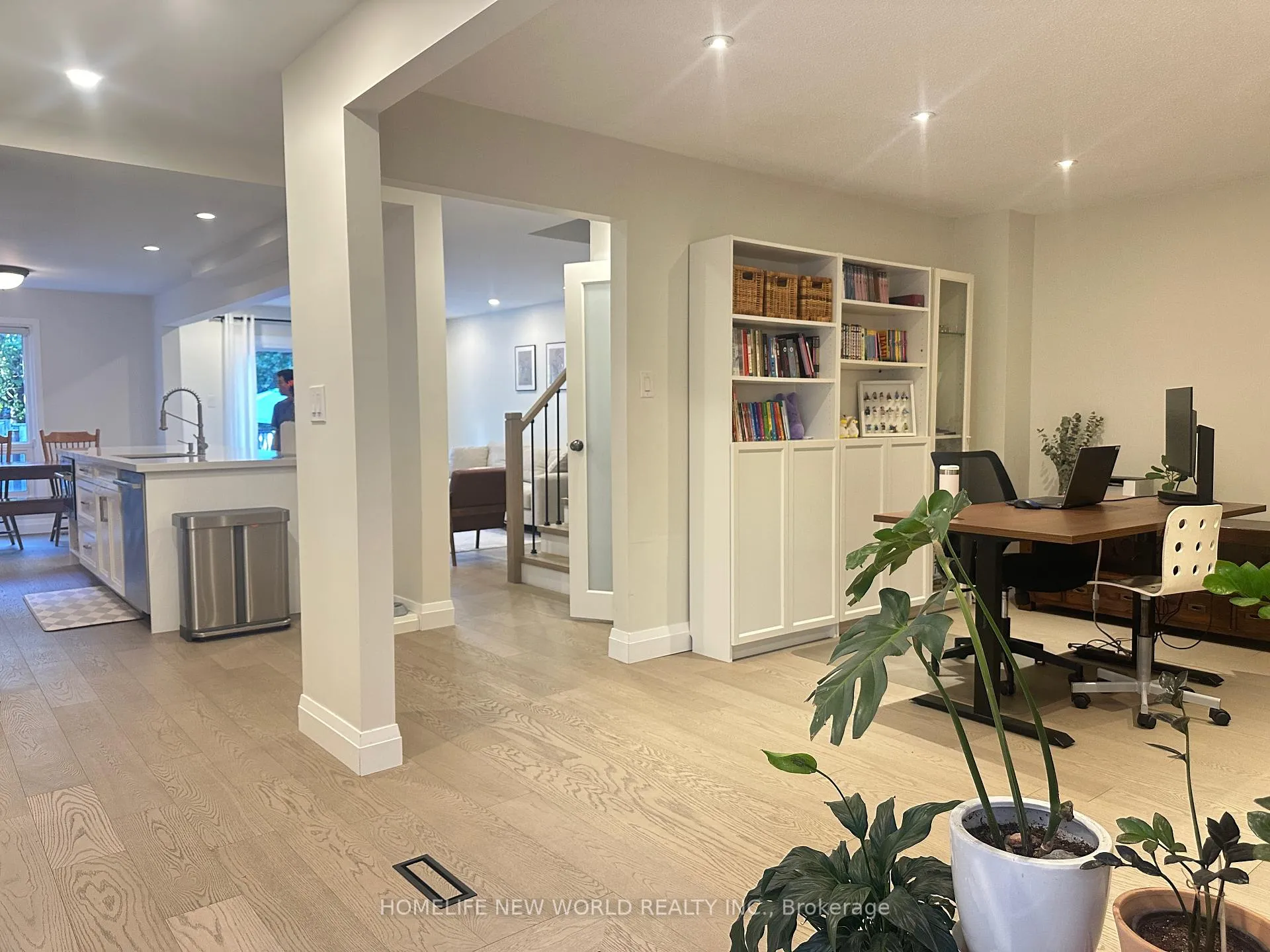 Photo 2 of 20 Patrice Crescent, Vaughan, Crestwood-Springfarm-Yorkhill — HOMEH