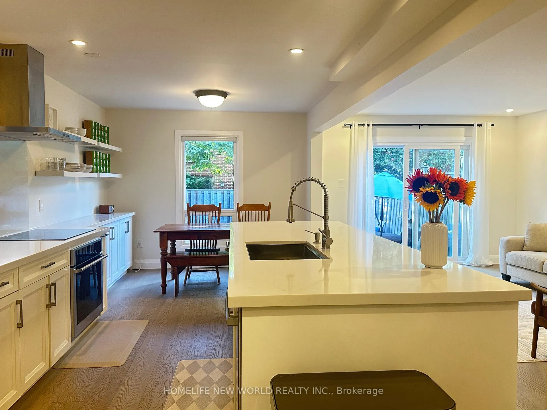Photo 4 of 20 Patrice Crescent, Vaughan, Crestwood-Springfarm-Yorkhill — HOMEH