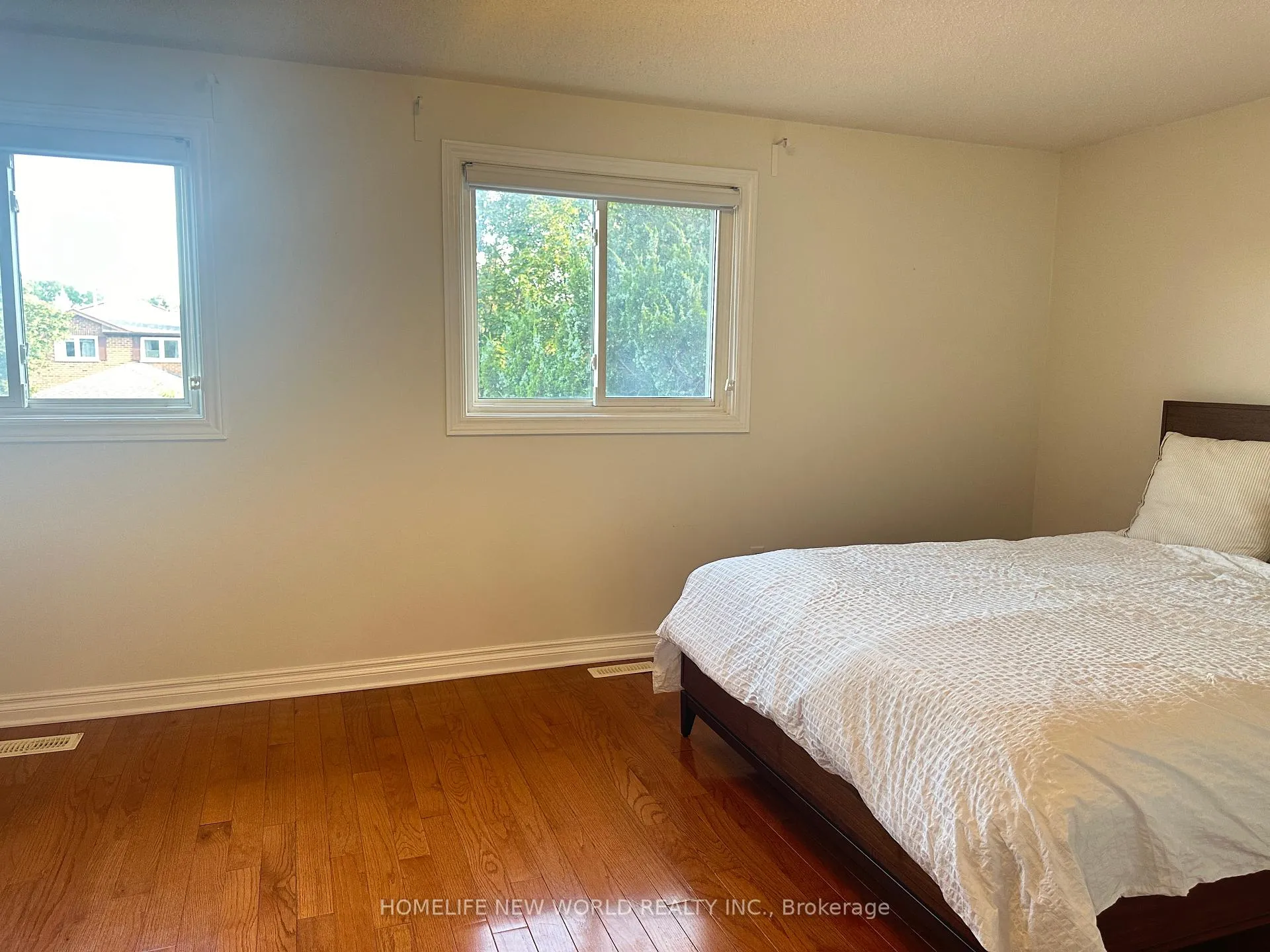 Photo 7 of 20 Patrice Crescent, Vaughan, Crestwood-Springfarm-Yorkhill — HOMEH