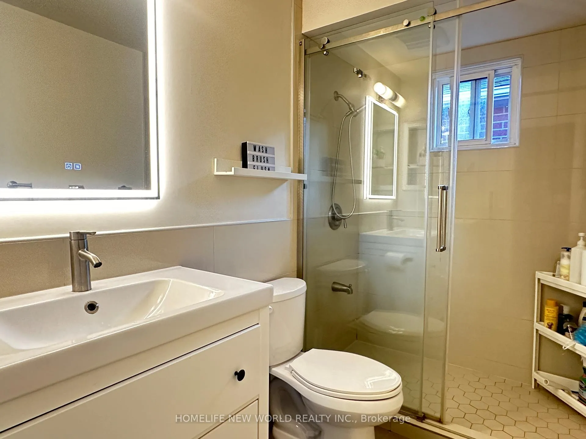Photo 10 of 20 Patrice Crescent, Vaughan, Crestwood-Springfarm-Yorkhill — HOMEH