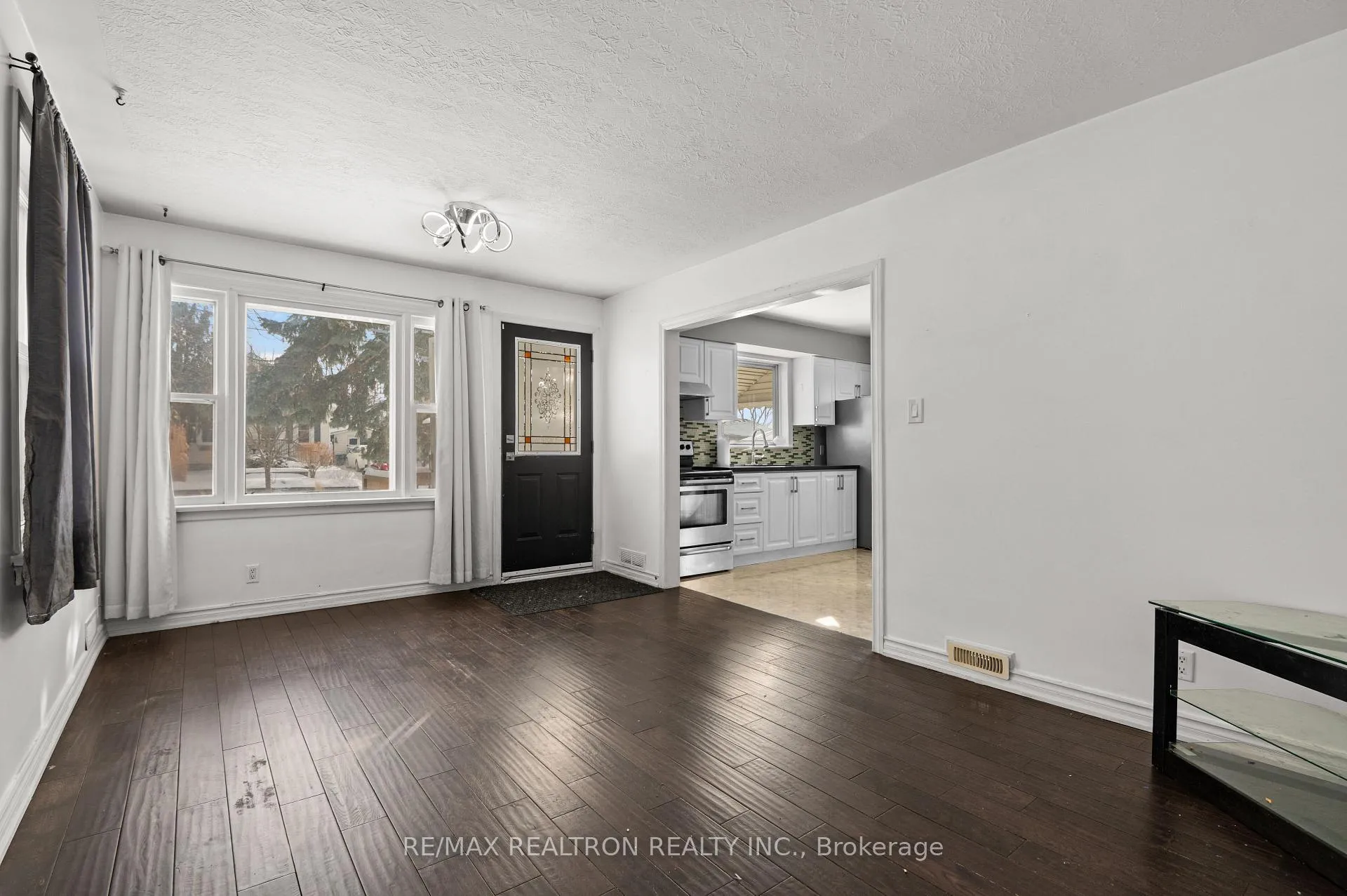 Photo 3 of Unit Main, 316 Pacific Avenue, Oshawa, Vanier — HOMEH