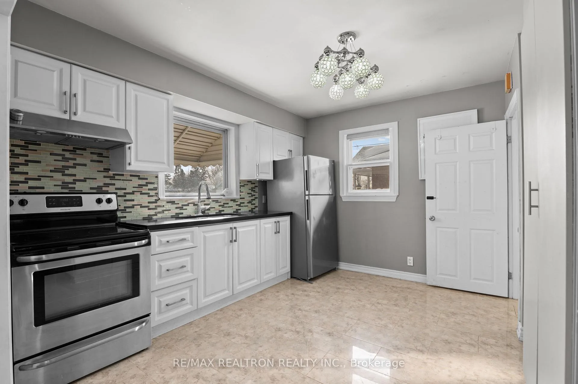Photo 7 of Unit Main, 316 Pacific Avenue, Oshawa, Vanier — HOMEH