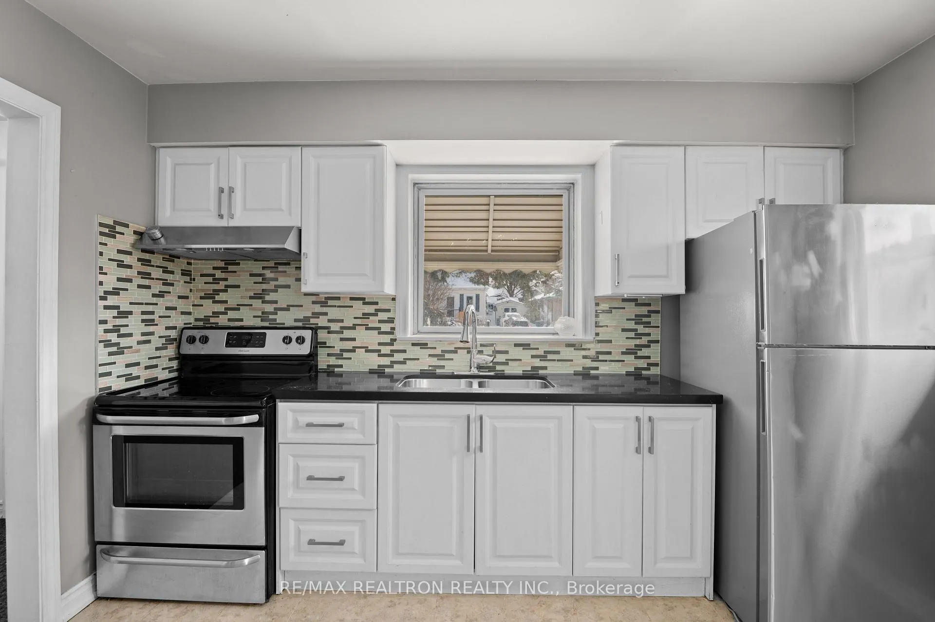 Photo 10 of Unit Main, 316 Pacific Avenue, Oshawa, Vanier — HOMEH