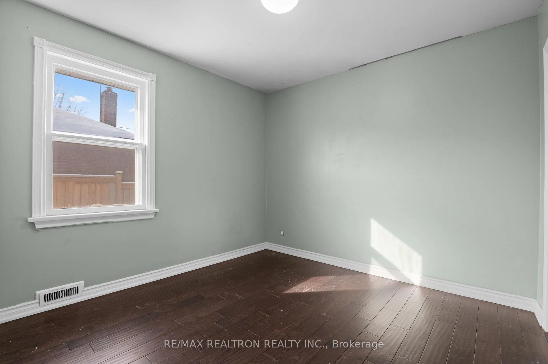 Photo 15 of Unit Main, 316 Pacific Avenue, Oshawa, Vanier — HOMEH