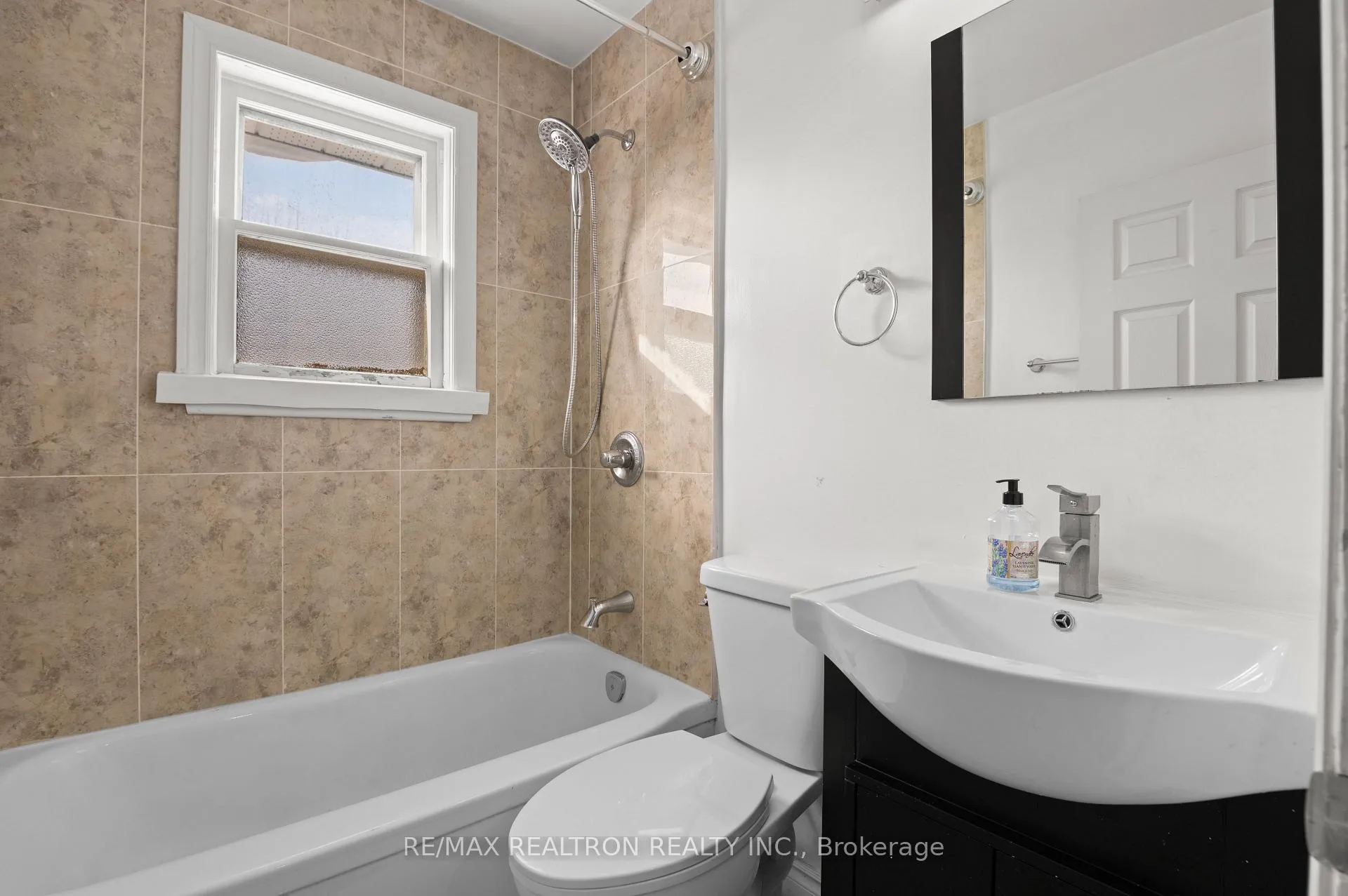 Photo 16 of Unit Main, 316 Pacific Avenue, Oshawa, Vanier — HOMEH