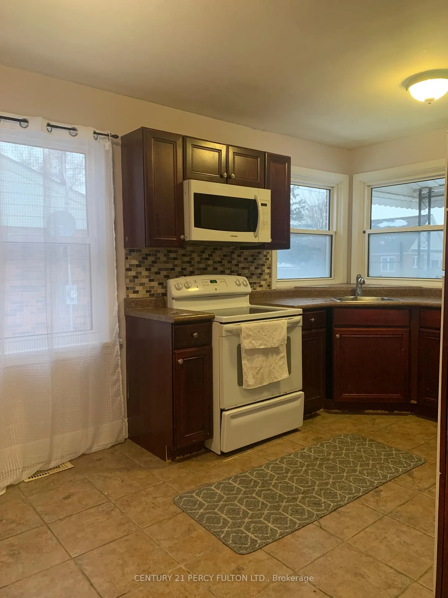 Photo 4 of Unit Main, 58 Eastlawn Street, Oshawa, Donevan — HOMEH