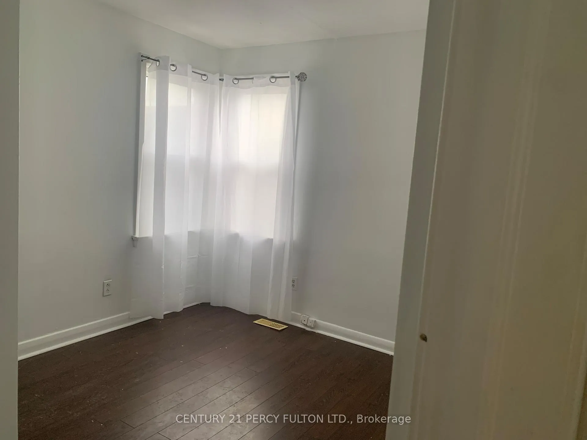 Photo 13 of Unit Main, 58 Eastlawn Street, Oshawa, Donevan — HOMEH