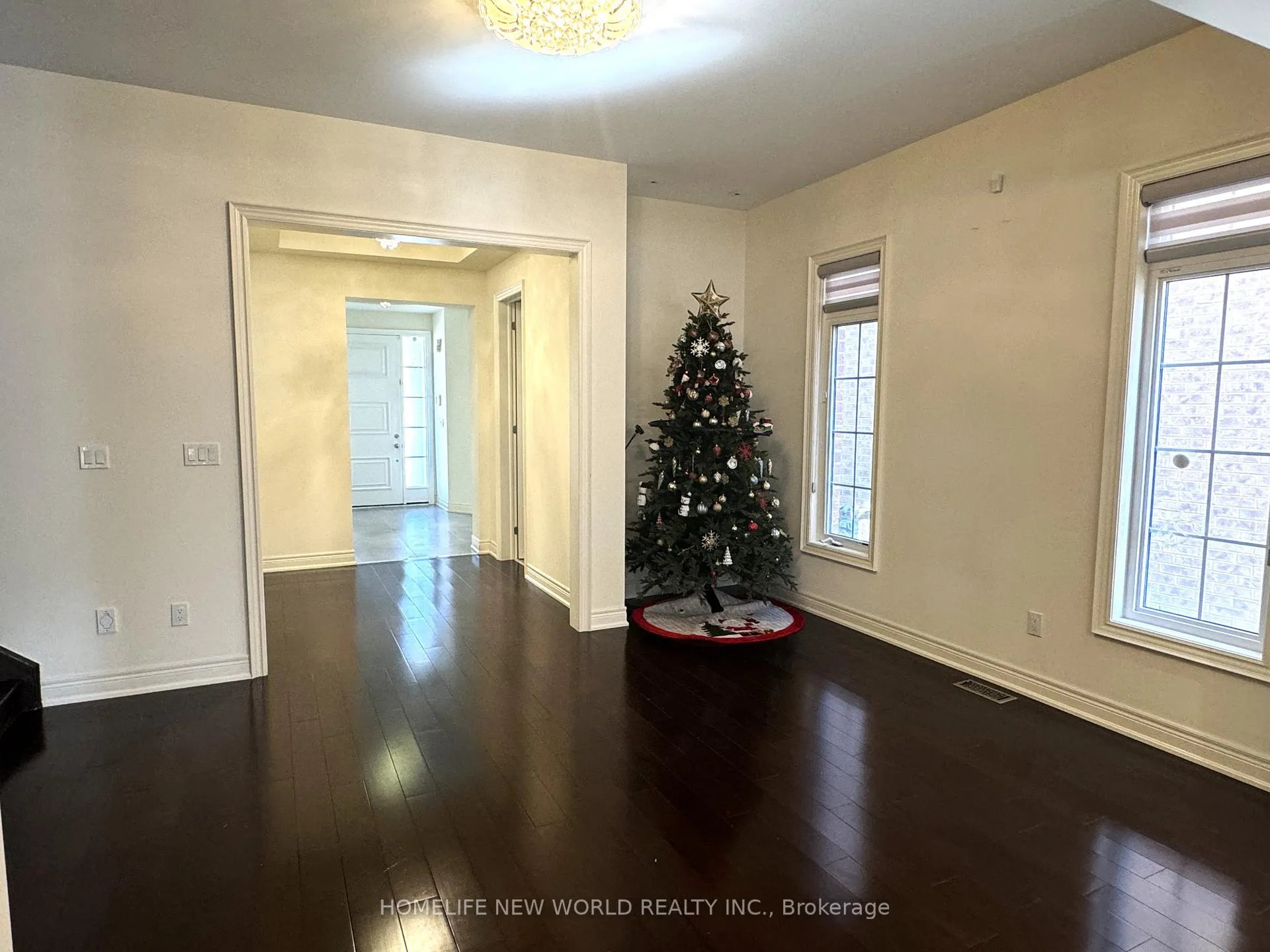 Photo 3 of 145 Fitzmaurice Drive, Vaughan, Maple — HOMEH