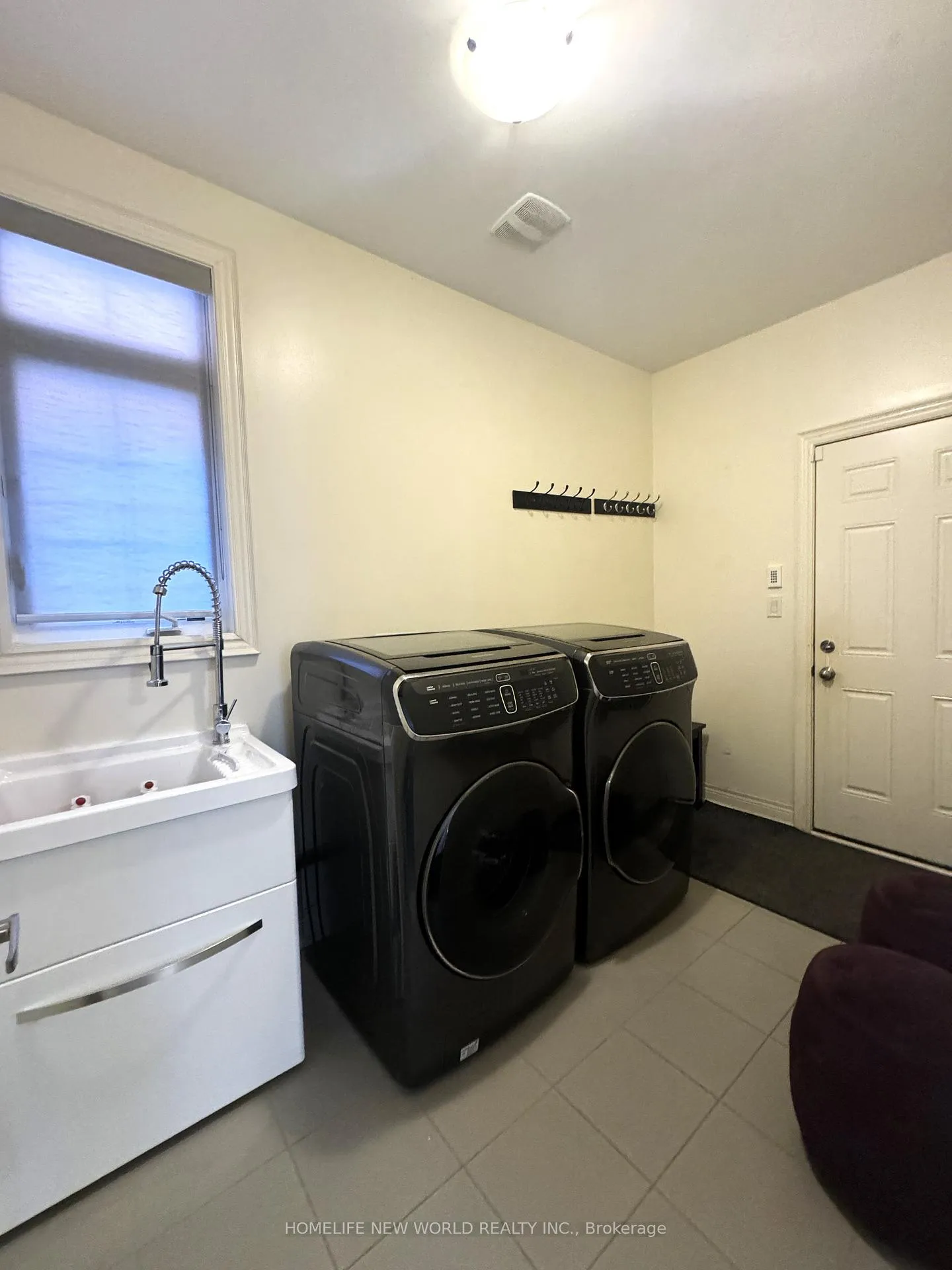 Photo 13 of 145 Fitzmaurice Drive, Vaughan, Maple — HOMEH