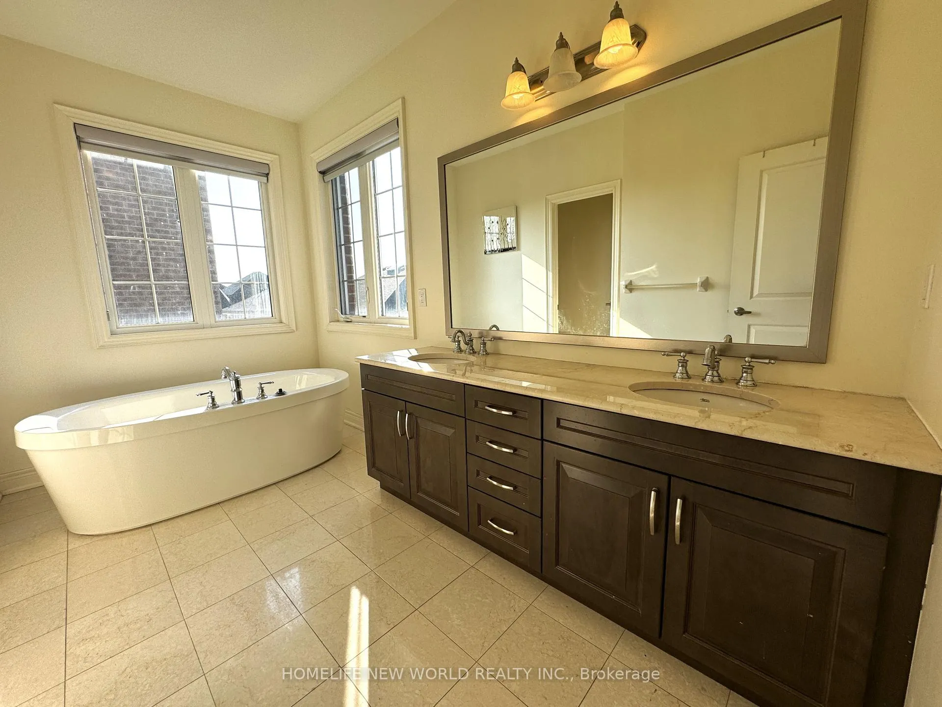 Photo 15 of 145 Fitzmaurice Drive, Vaughan, Maple — HOMEH
