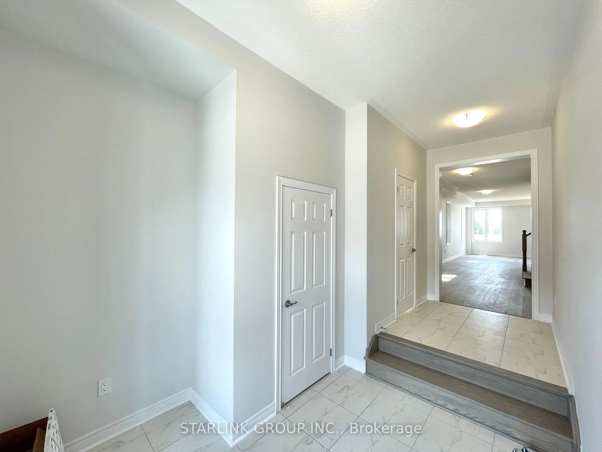 Photo 2 of 194 Mumbai Drive, Markham, Middlefield — HOMEH