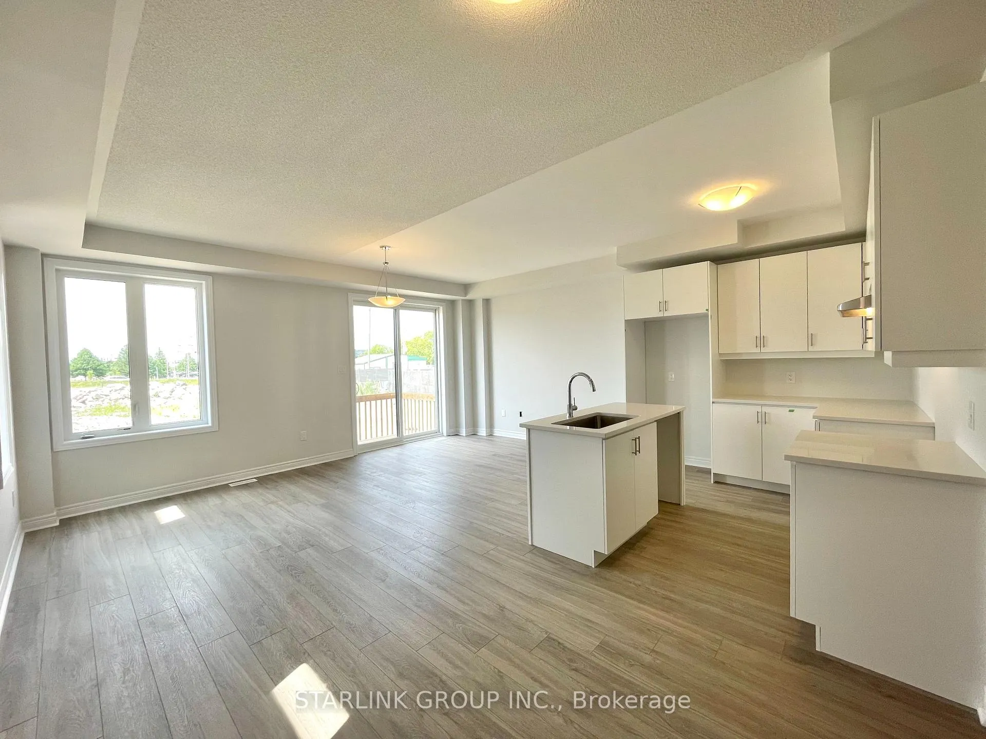 Photo 4 of 194 Mumbai Drive, Markham, Middlefield — HOMEH