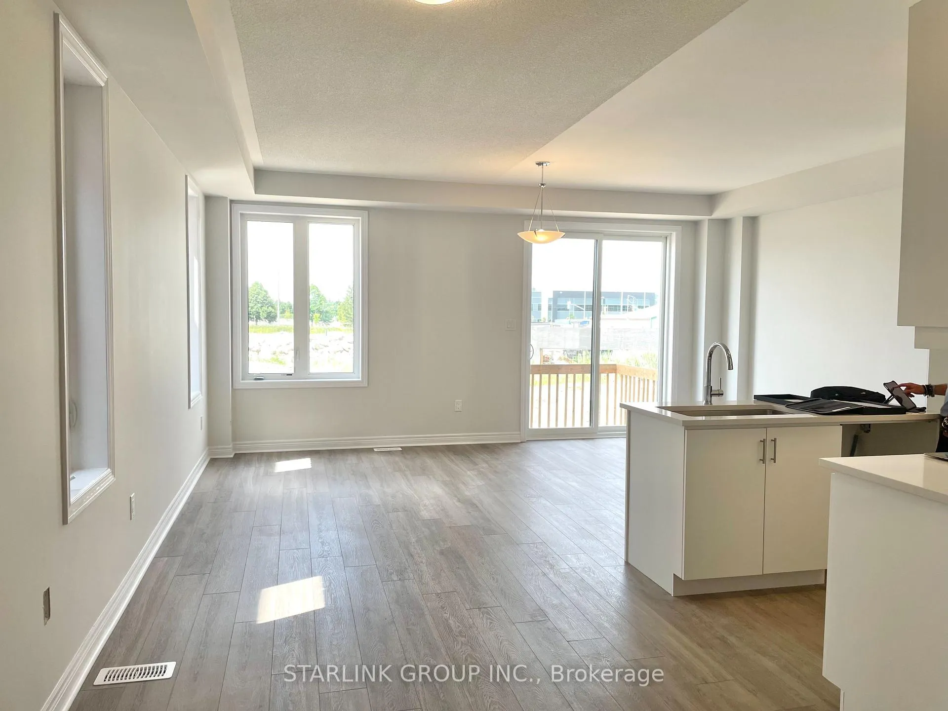 Photo 5 of 194 Mumbai Drive, Markham, Middlefield — HOMEH