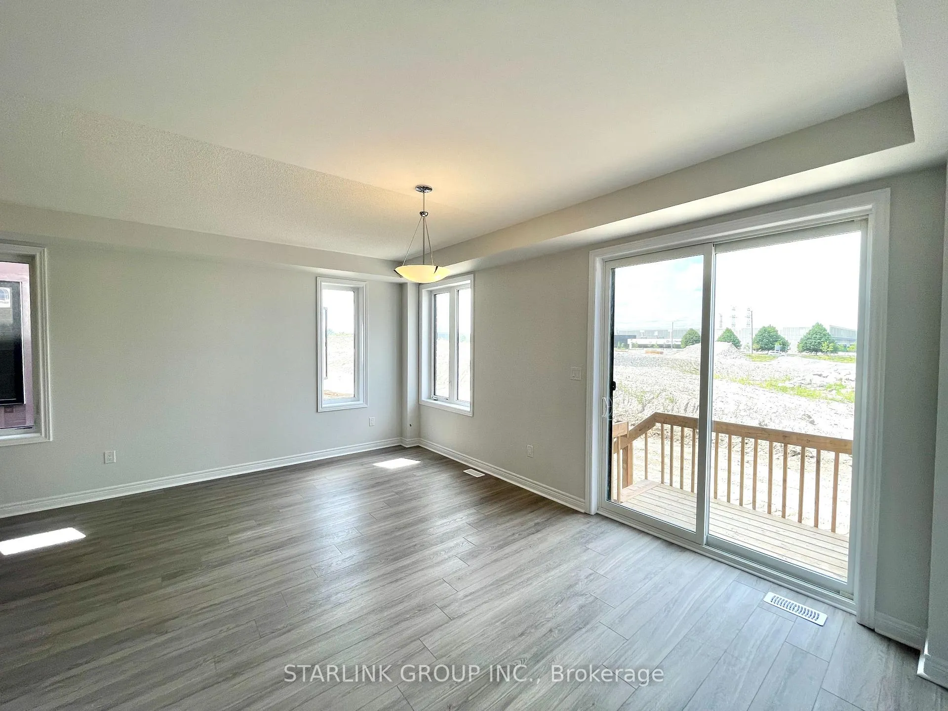 Photo 8 of 194 Mumbai Drive, Markham, Middlefield — HOMEH