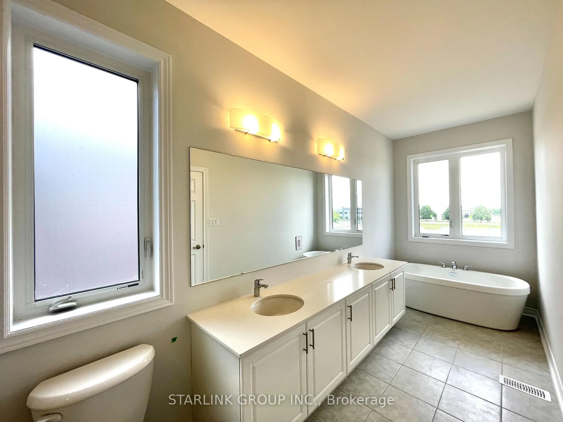 Photo 12 of 194 Mumbai Drive, Markham, Middlefield — HOMEH